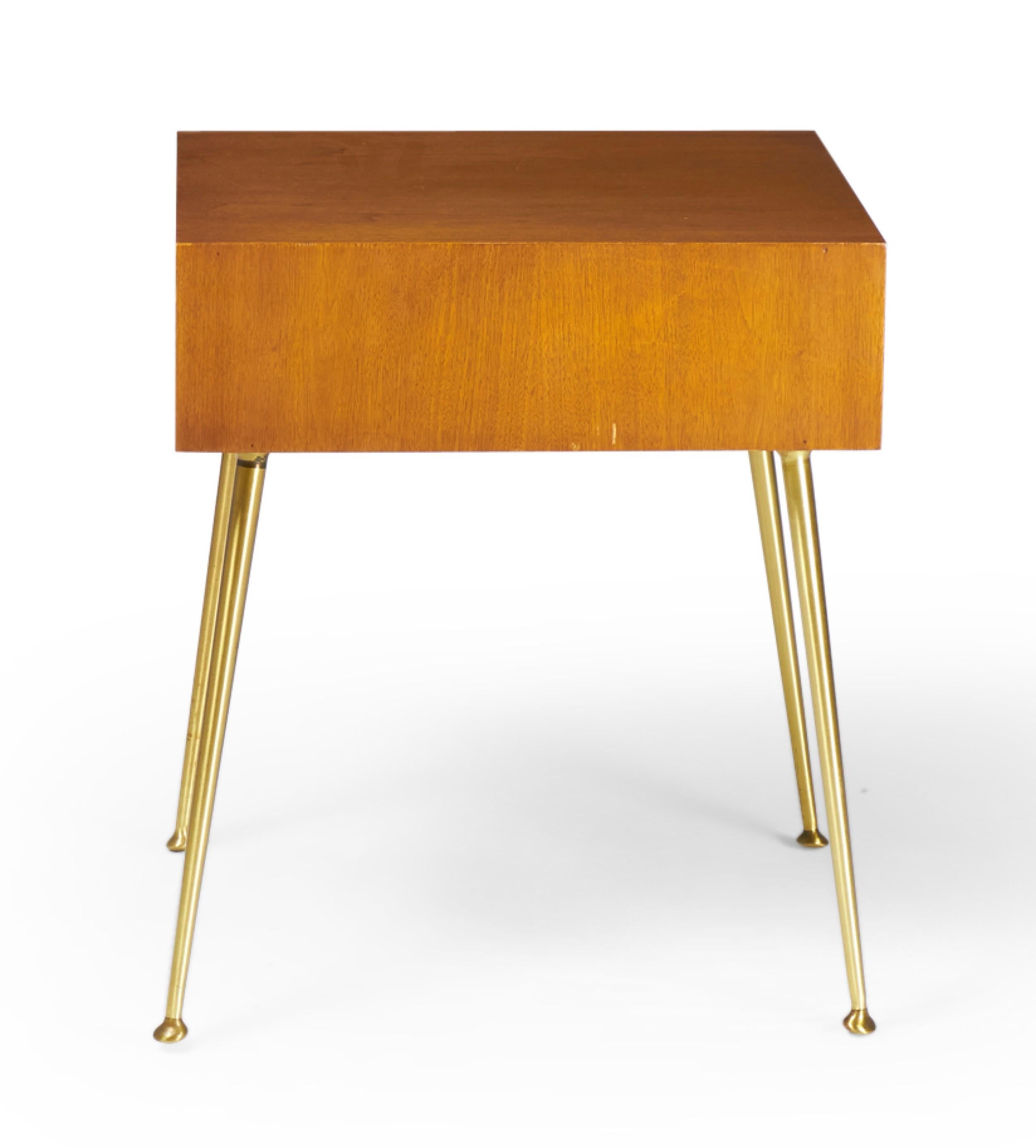 T.H. Robsjohn-Gibbings for Widdicomb Mid-Century Walnut Single Drawer Nightstand Bon état - En vente à Queens, NY