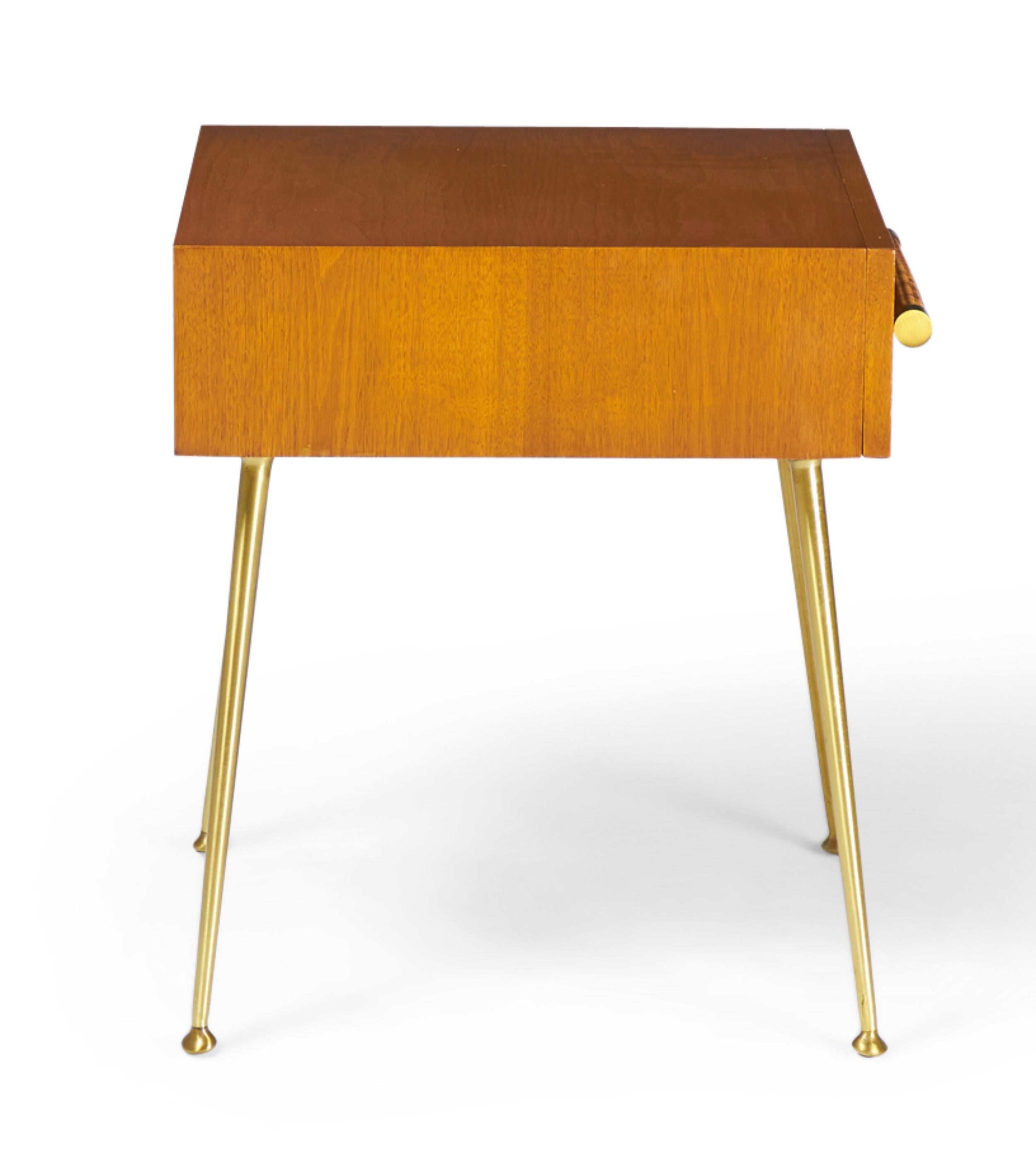Laiton T.H. Robsjohn-Gibbings for Widdicomb Mid-Century Walnut Single Drawer Nightstand en vente