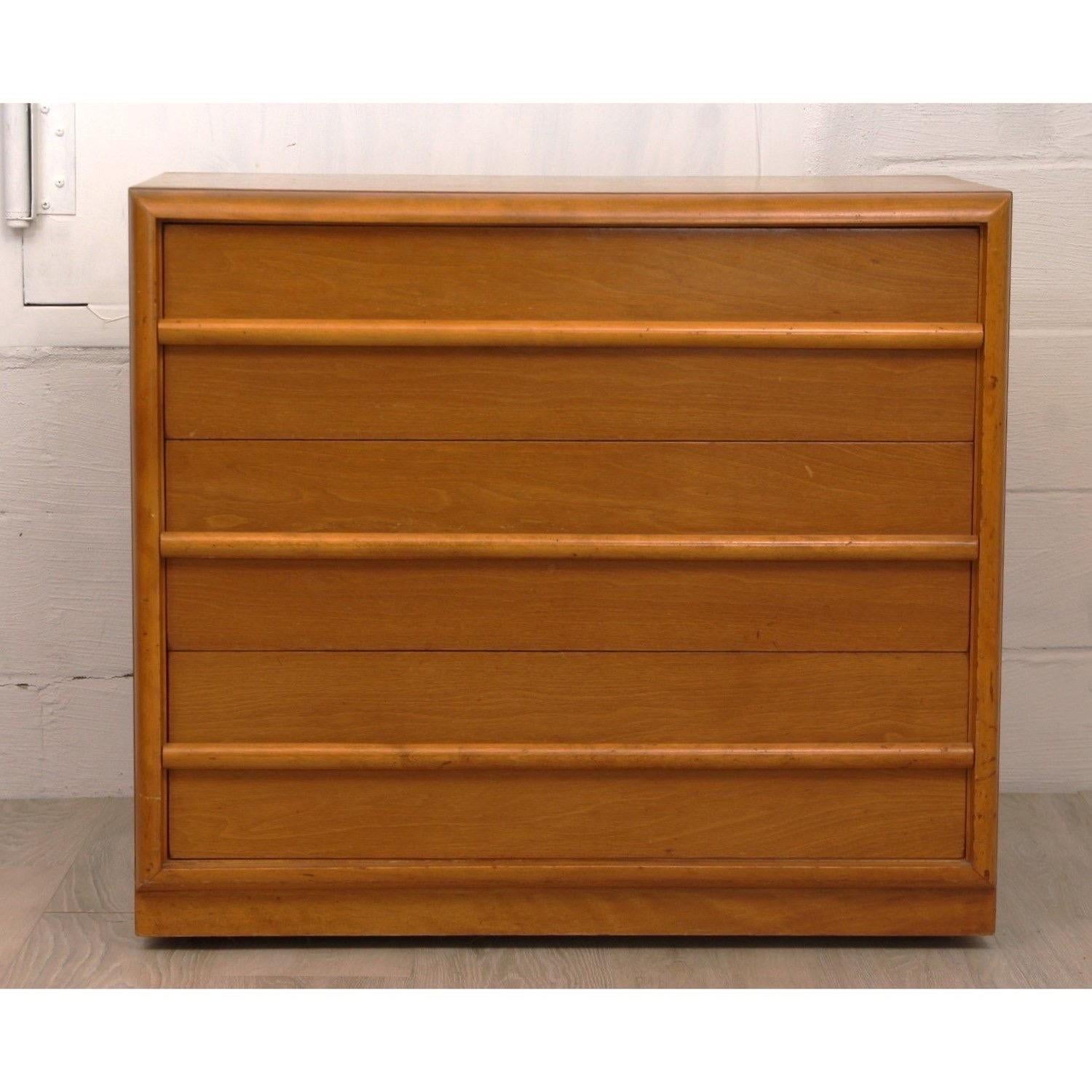 A four drawer dresser by TH Robsjohn Gibbibgs for Widdicomb. 

USA, circa 1940s/50s.

Signed with fabric label.

Dimensions: 31
