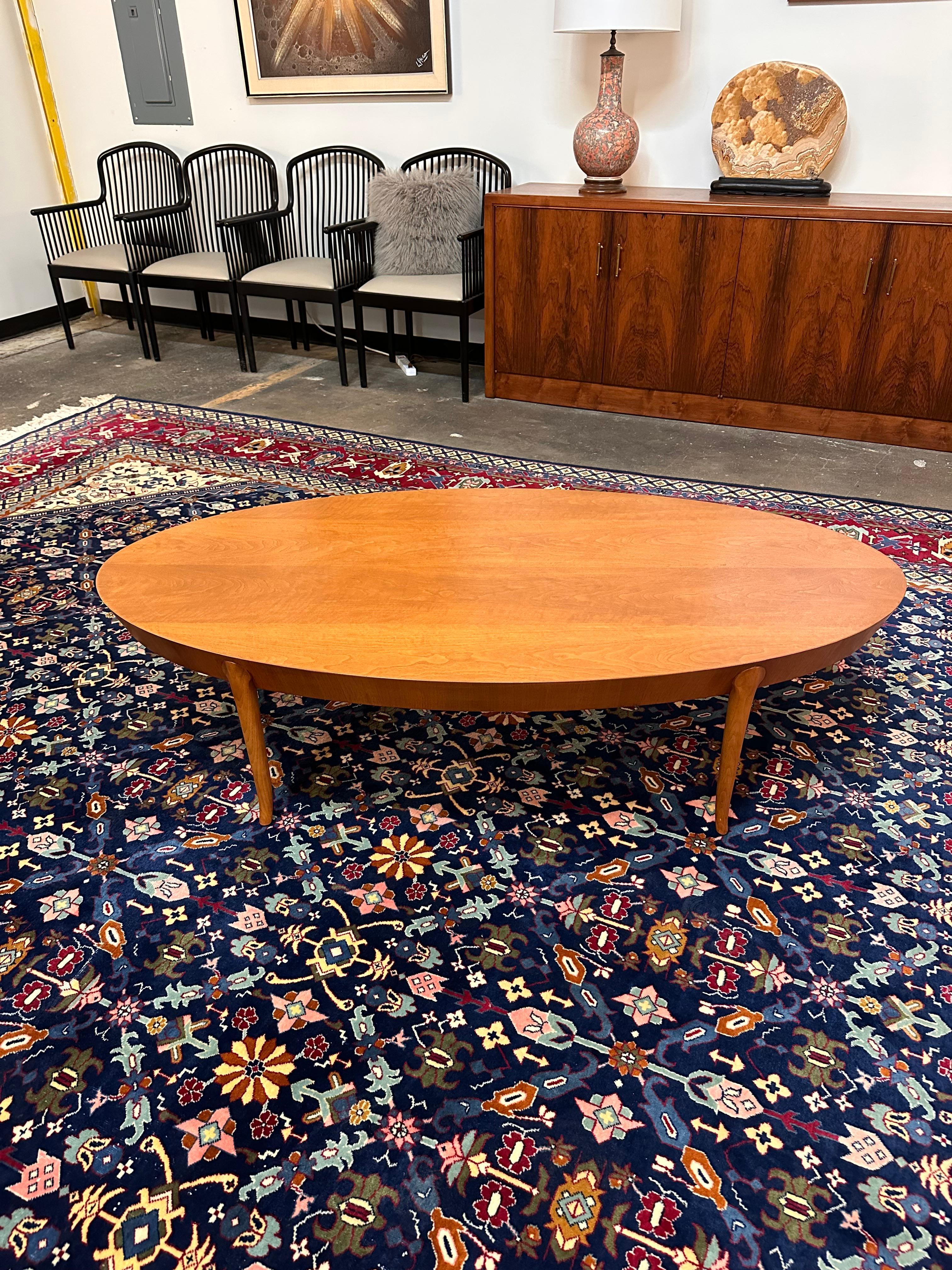 Mid-Century Modern T.H. Table basse ovale Robsjohn-Gibbings pour Widdicomb en vente