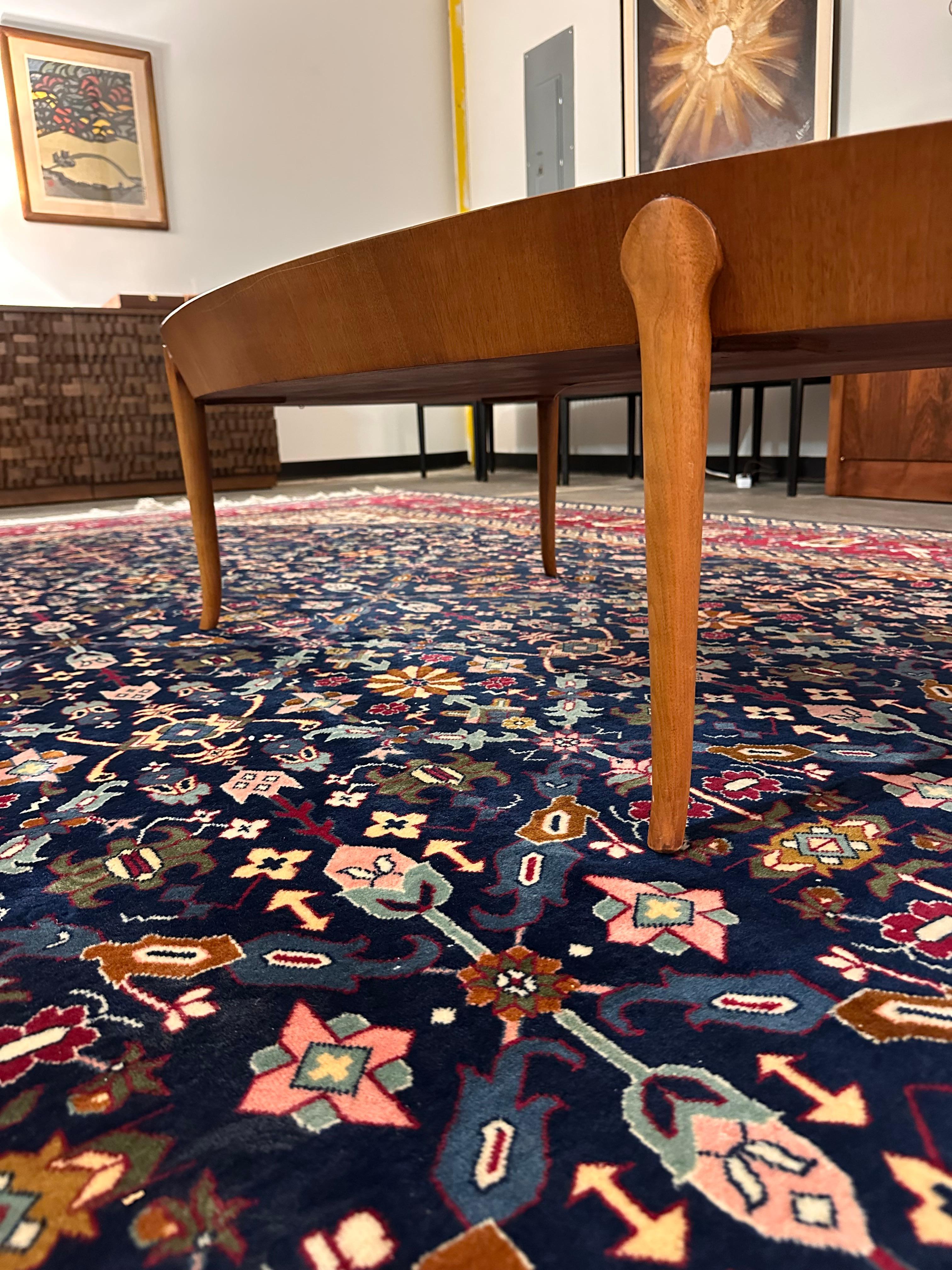 Menuiserie T.H. Table basse ovale Robsjohn-Gibbings pour Widdicomb en vente