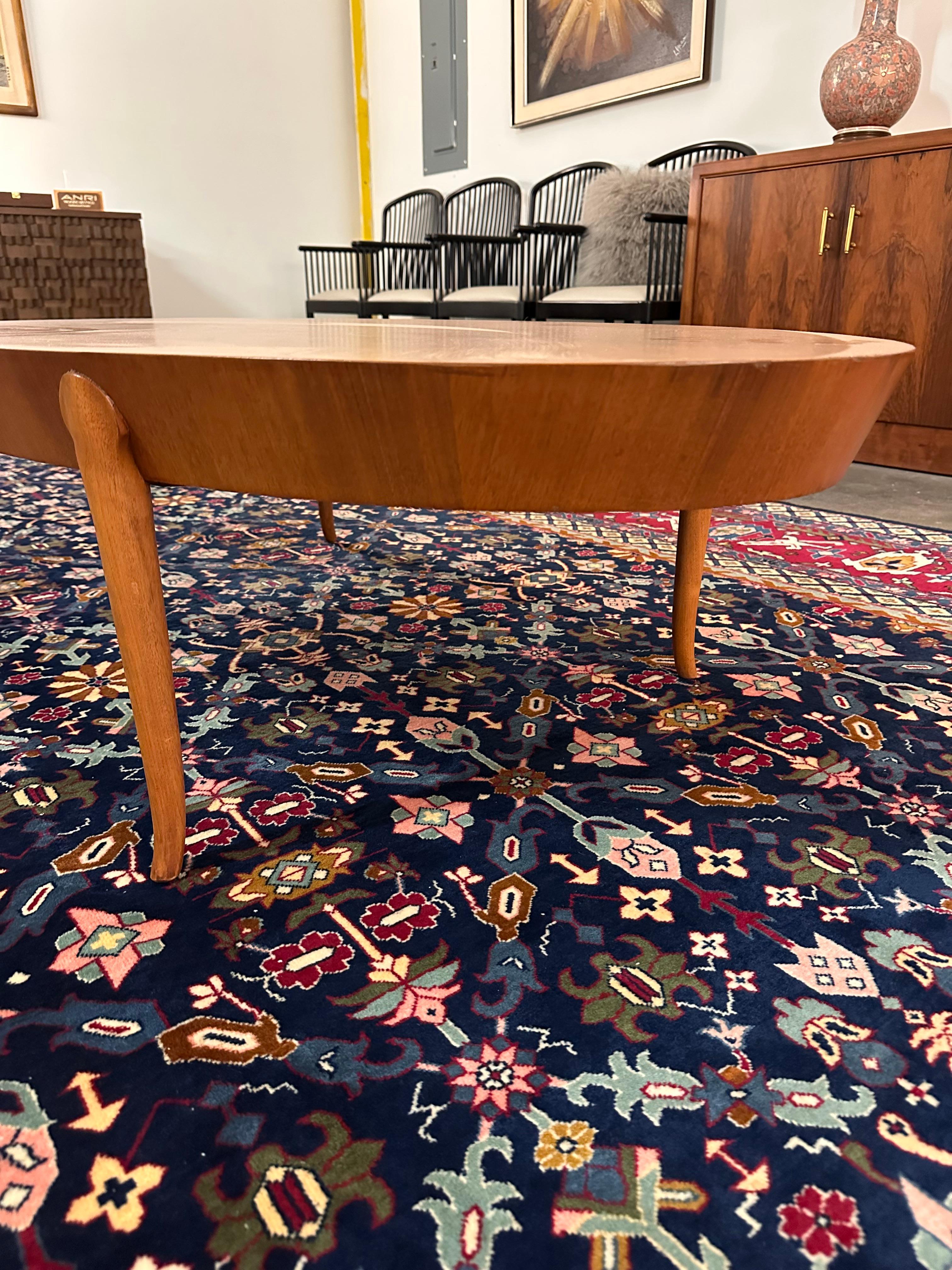 Noyer T.H. Table basse ovale Robsjohn-Gibbings pour Widdicomb en vente