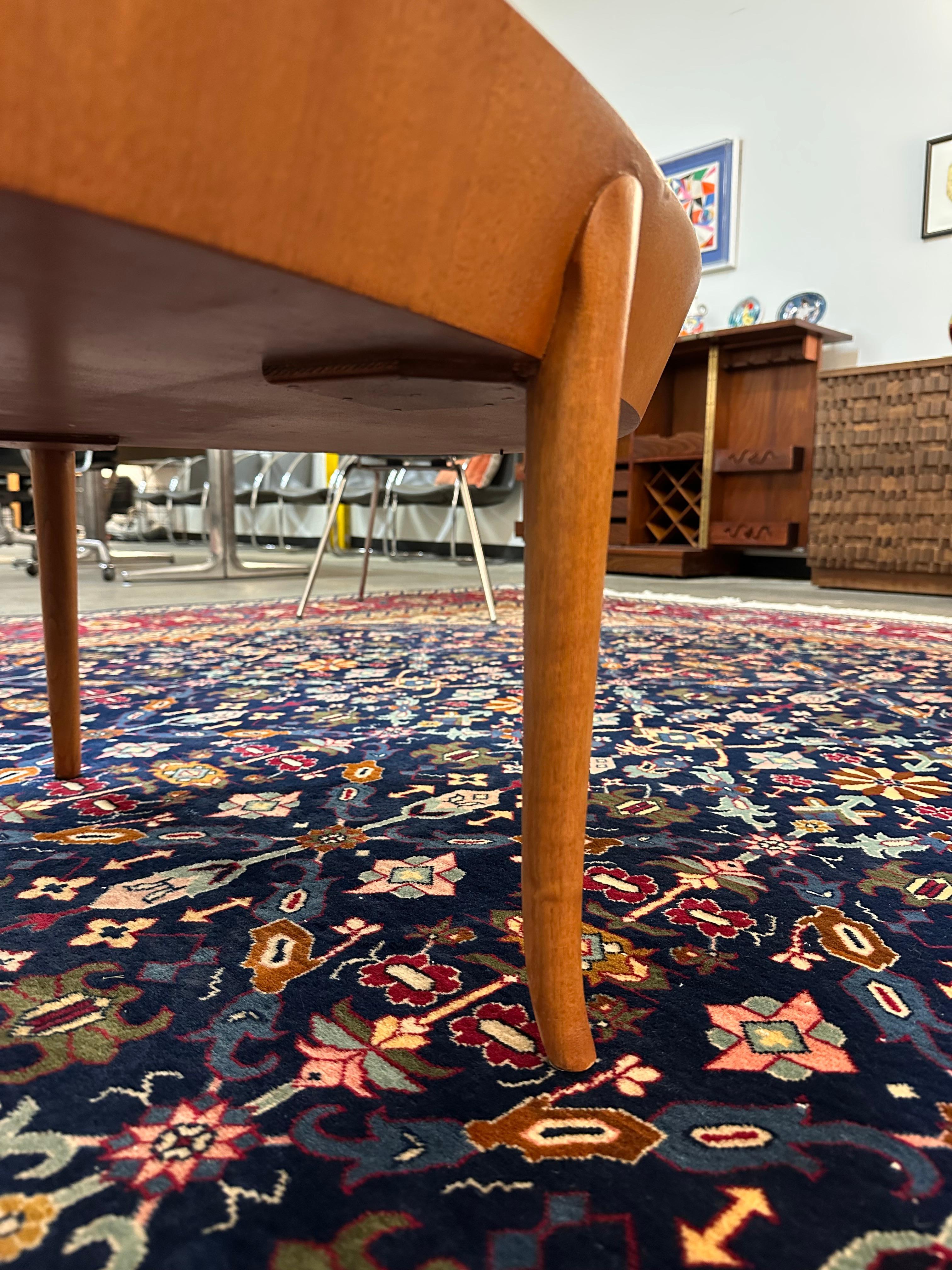 T.H. Table basse ovale Robsjohn-Gibbings pour Widdicomb en vente 1
