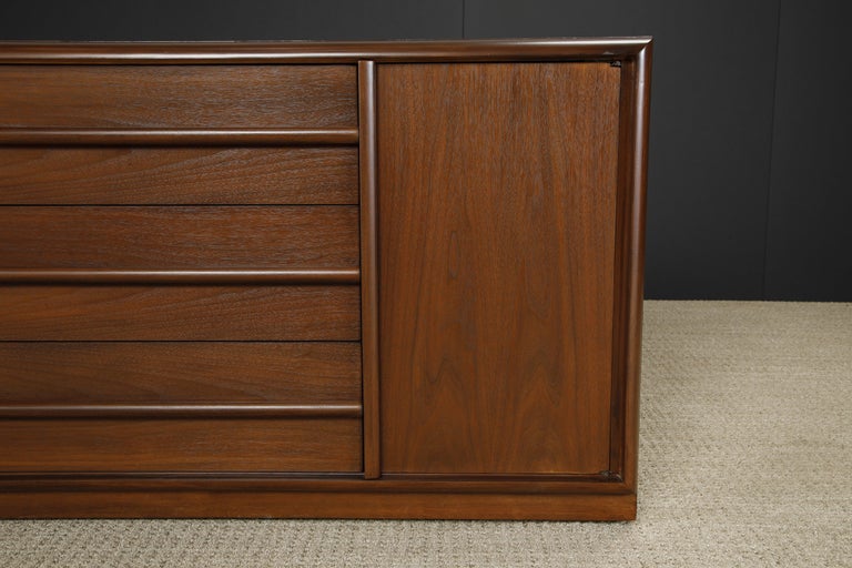 T.H. Robsjohn-Gibbings for Widdicomb Refinished Dresser / Credenza 1950s, Signed For Sale 3