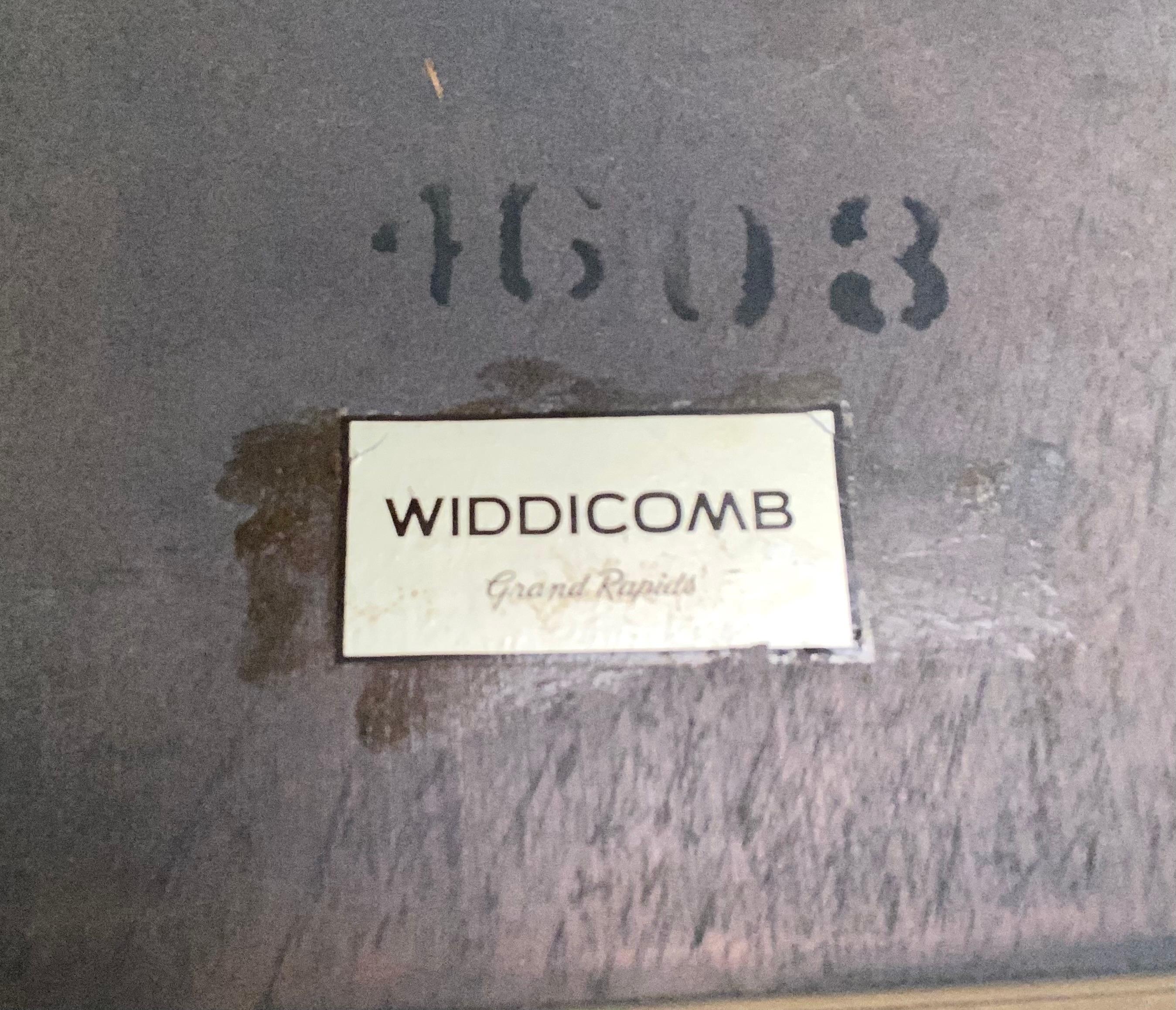 T.H. Robsjohn-Gibbings for Widdicomb Round Extending Dining Table For Sale 4
