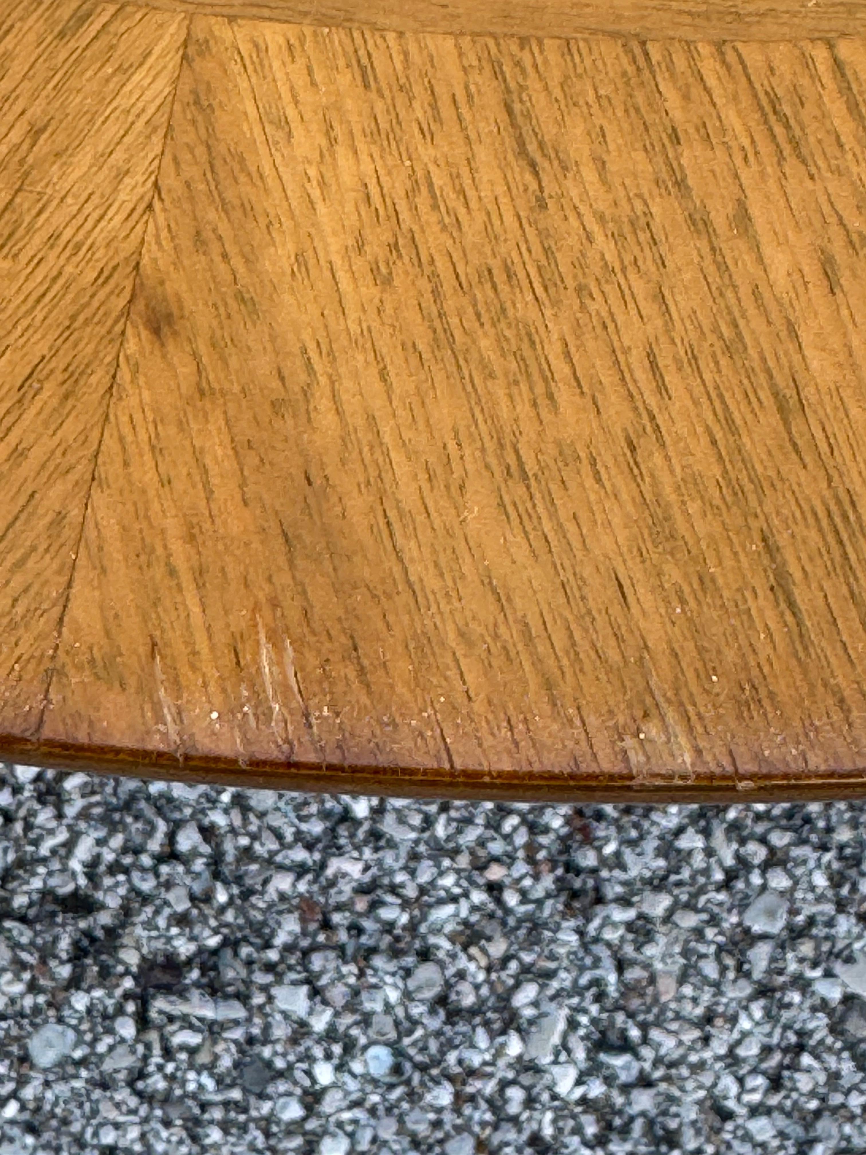 T.H. Robsjohn-Gibbings for Widdicomb Round Walnut End Table Klismos Sabre-Legs en venta 5