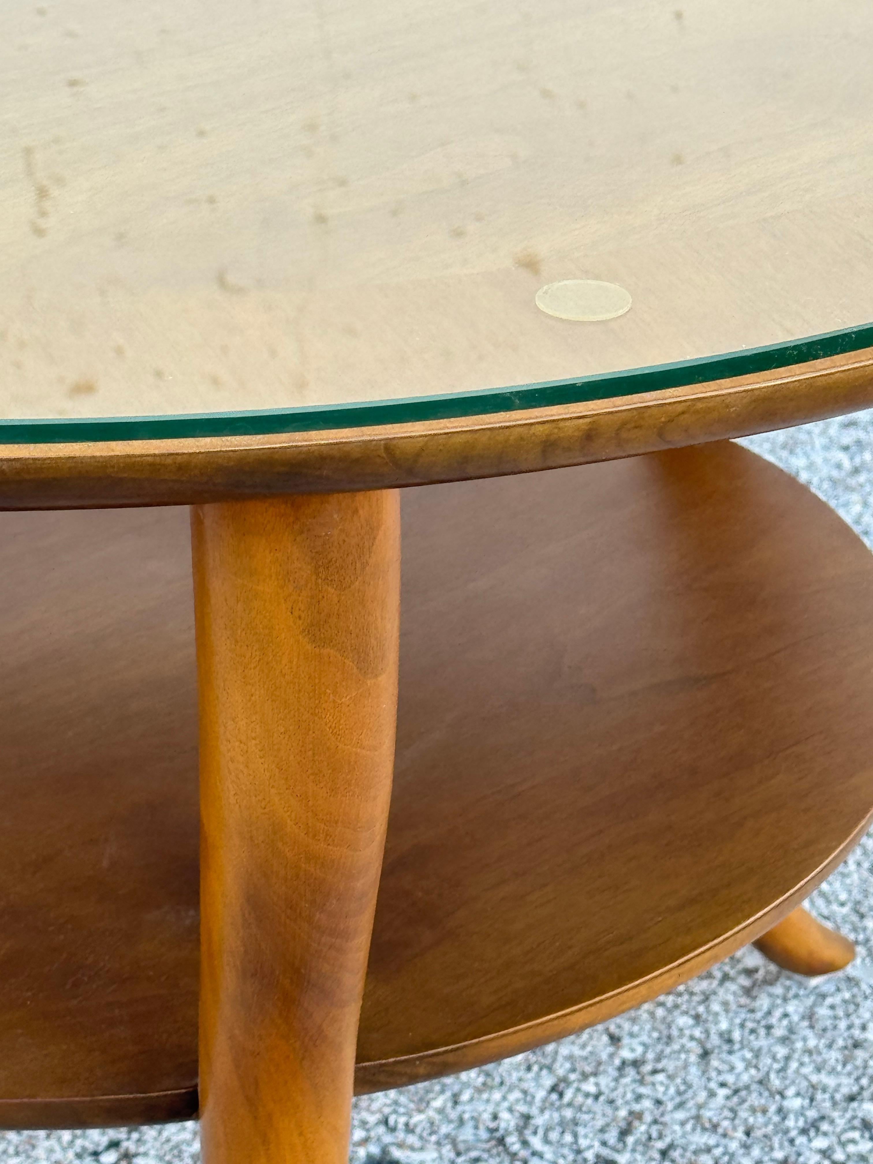 T.H. Robsjohn-Gibbings for Widdicomb Round Walnut End Table Klismos Sabre-Legs en venta 10