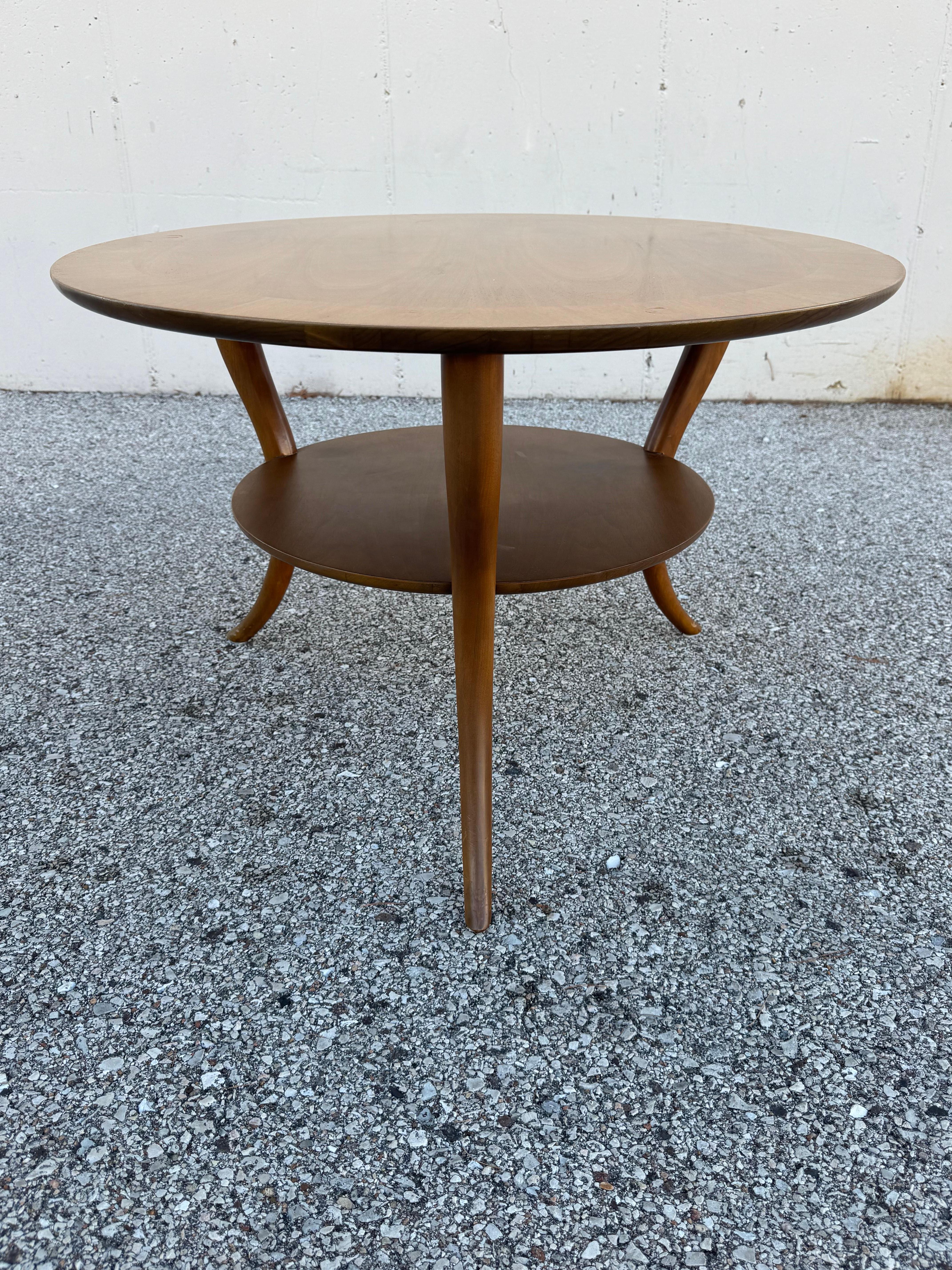 T.H. Robsjohn-Gibbings for Widdicomb Round Walnut End Table Klismos Sabre-Legs en venta 2