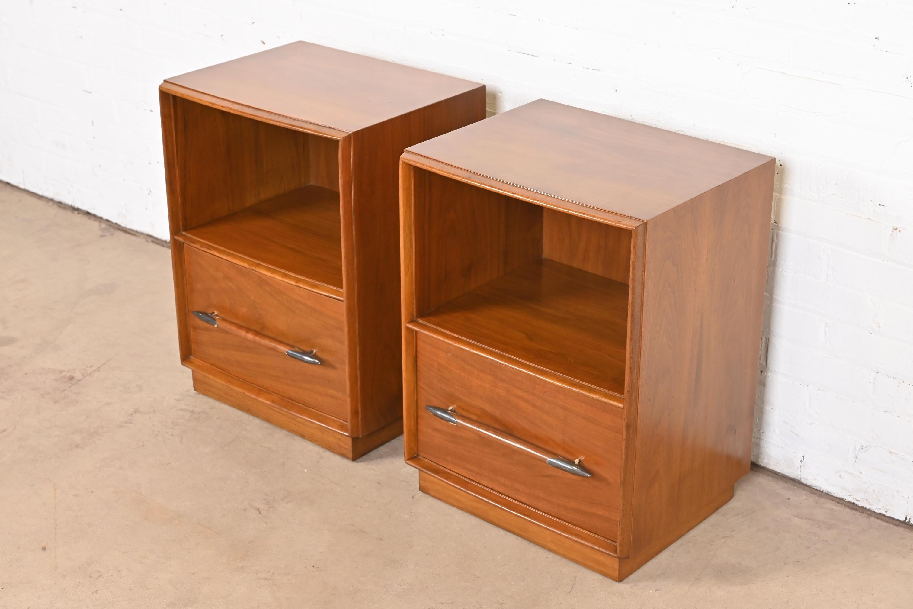 T.H. Robsjohn-Gibbings for Widdicomb Sculpted Walnut Nightstands, 1950s In Good Condition For Sale In South Bend, IN
