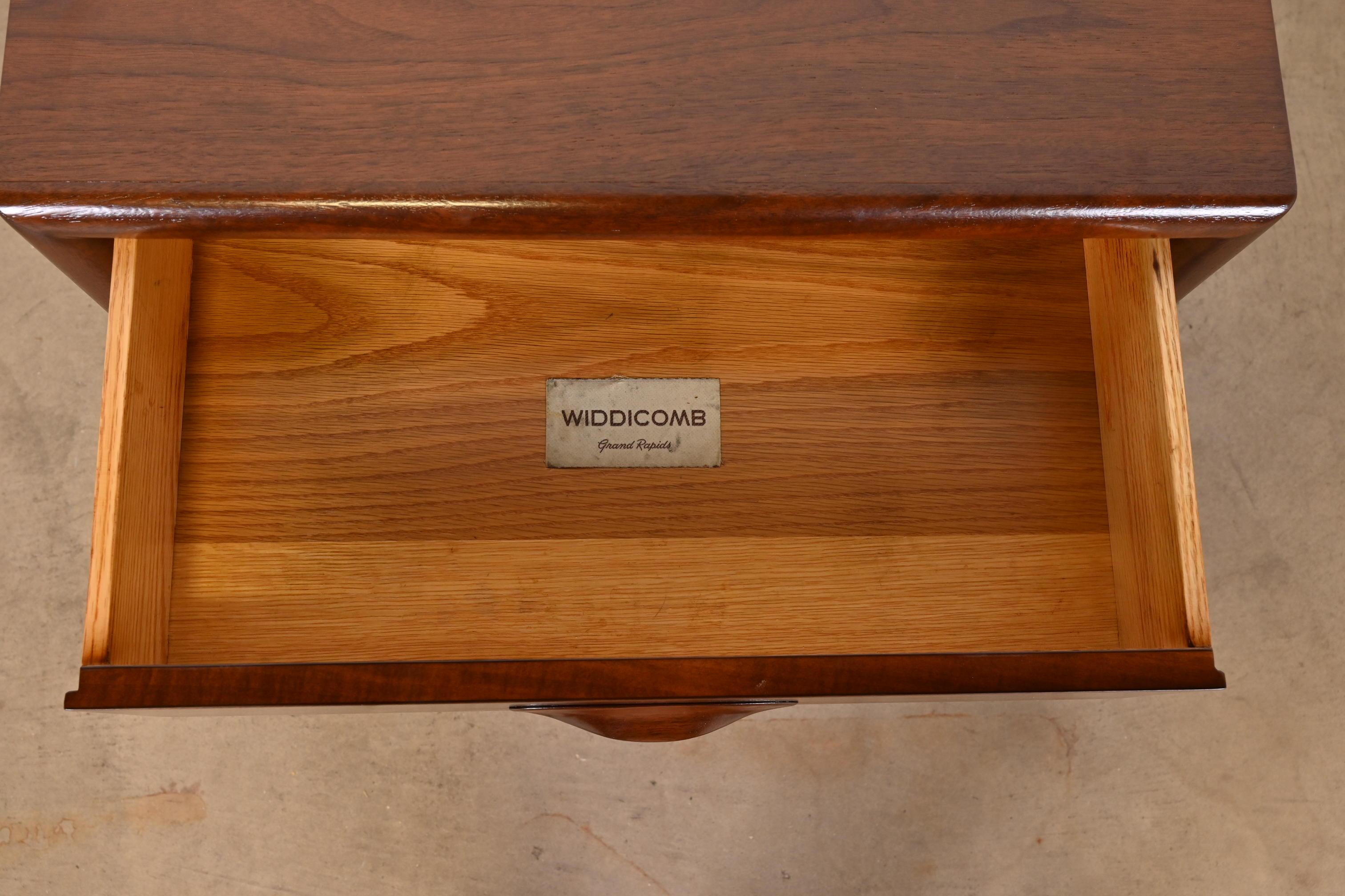 T.H. Robsjohn-Gibbings for Widdicomb Sculpted Walnut Nightstands, Refinished For Sale 2