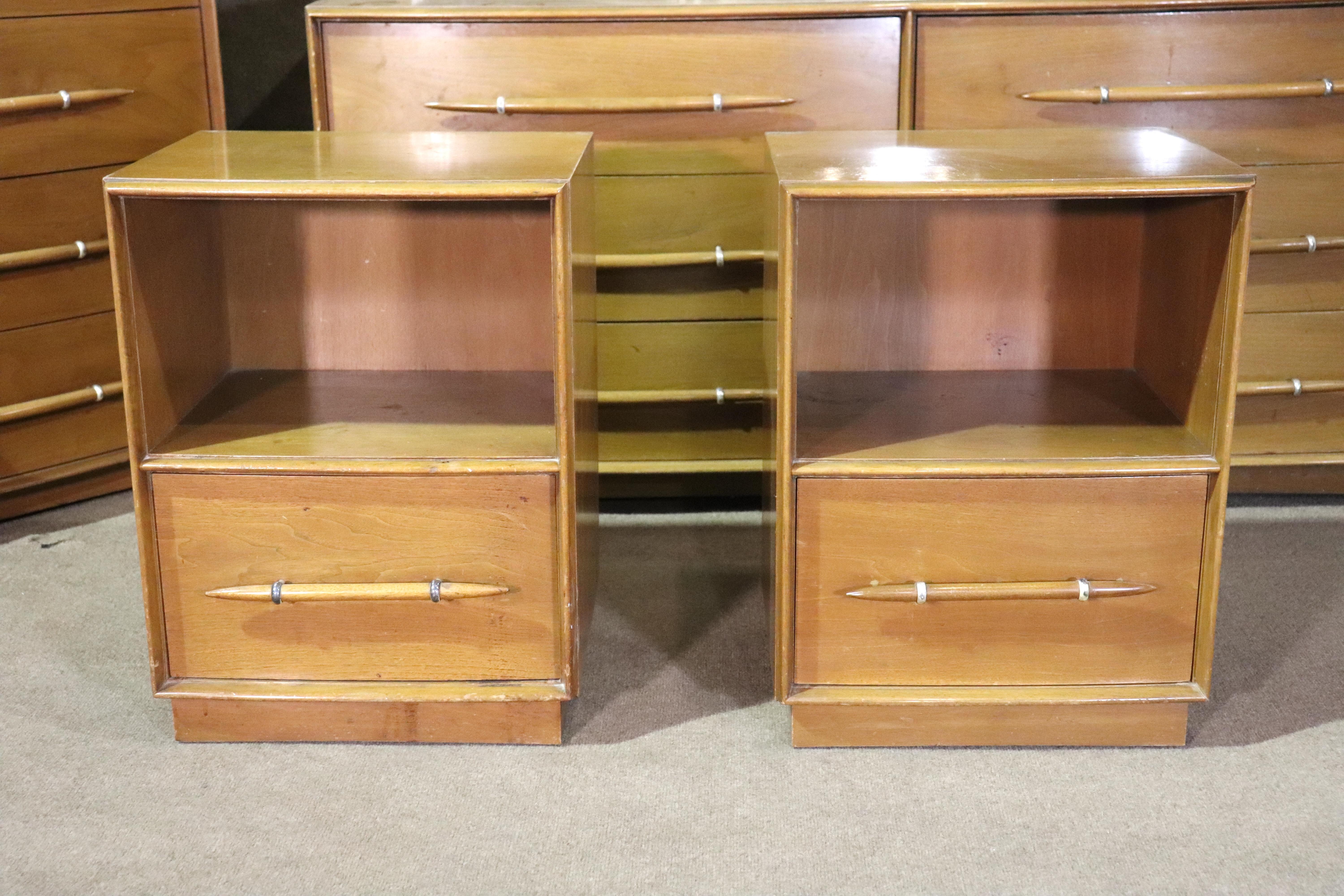 Five piece bedroom set designed by T.H. Robsjohn-Gibbings for Widdicomb. Blonde stained walnut finish with wood handles and metal hardware. This set was made in the late 1950s and retains the modern style for your bedroom.
Nightstands: 25.5h, 19w,