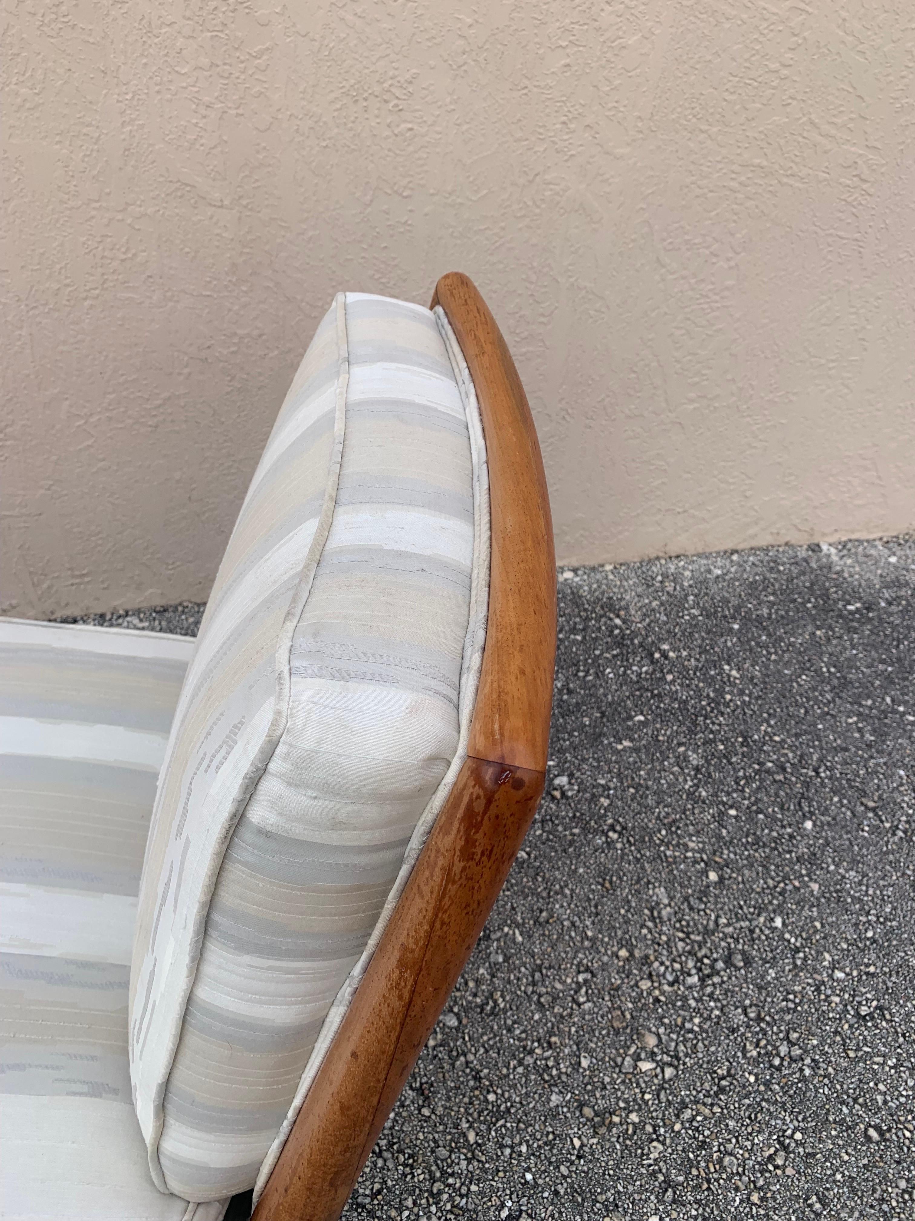 T.H. Robsjohn Gibbings for Widdicomb Slipper Chair In Good Condition For Sale In Boynton Beach, FL