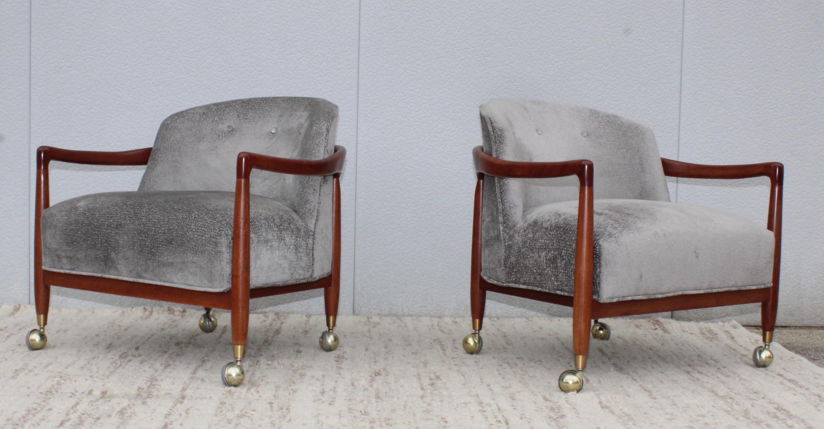 T.H. Robsjohn-Gibbings for Widdicomb Walnut Lounge Chairs In Excellent Condition In New York, NY