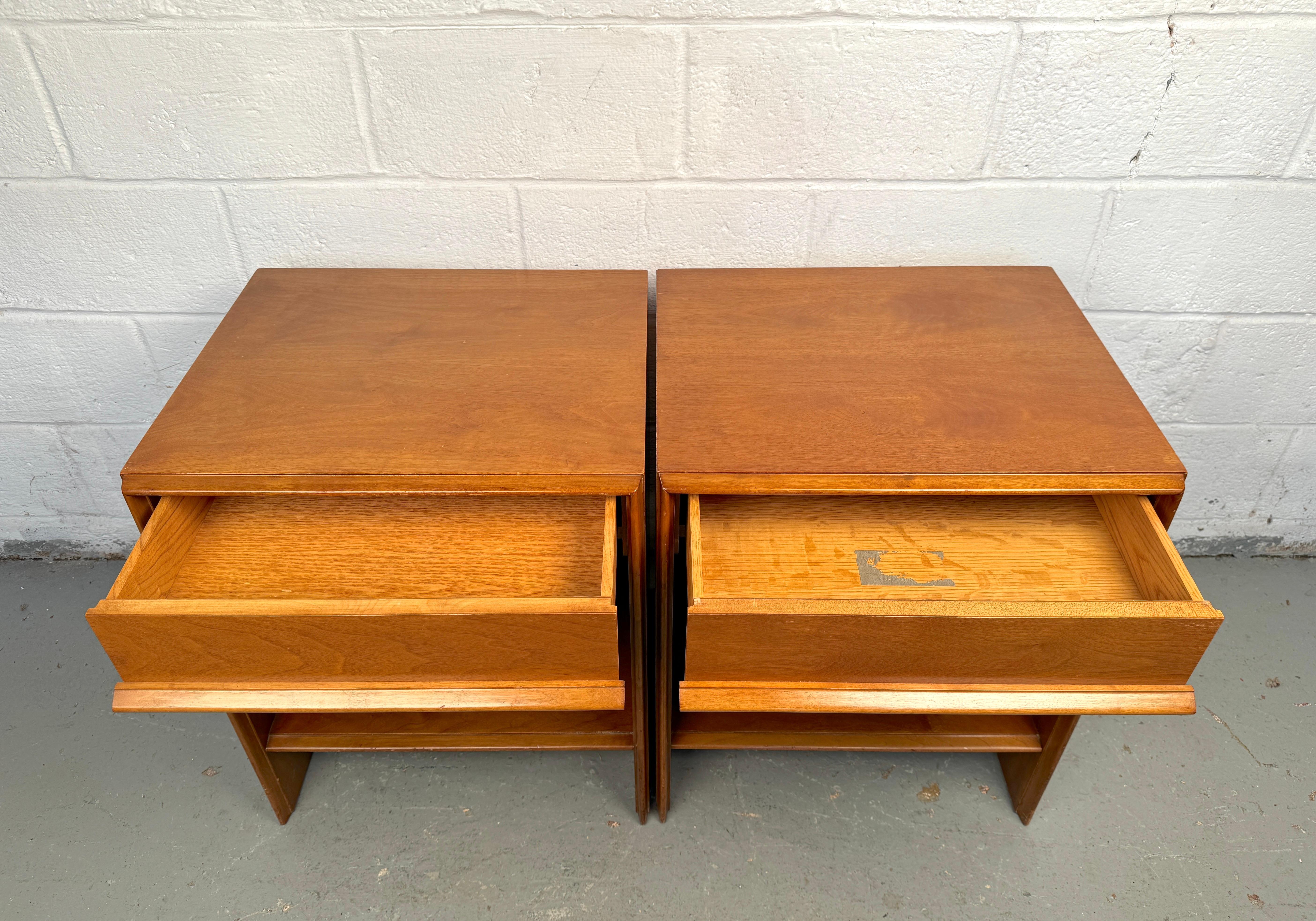 T.H. Robsjohn-Gibbings for Widdicomb Walnut Nightstands For Sale 4