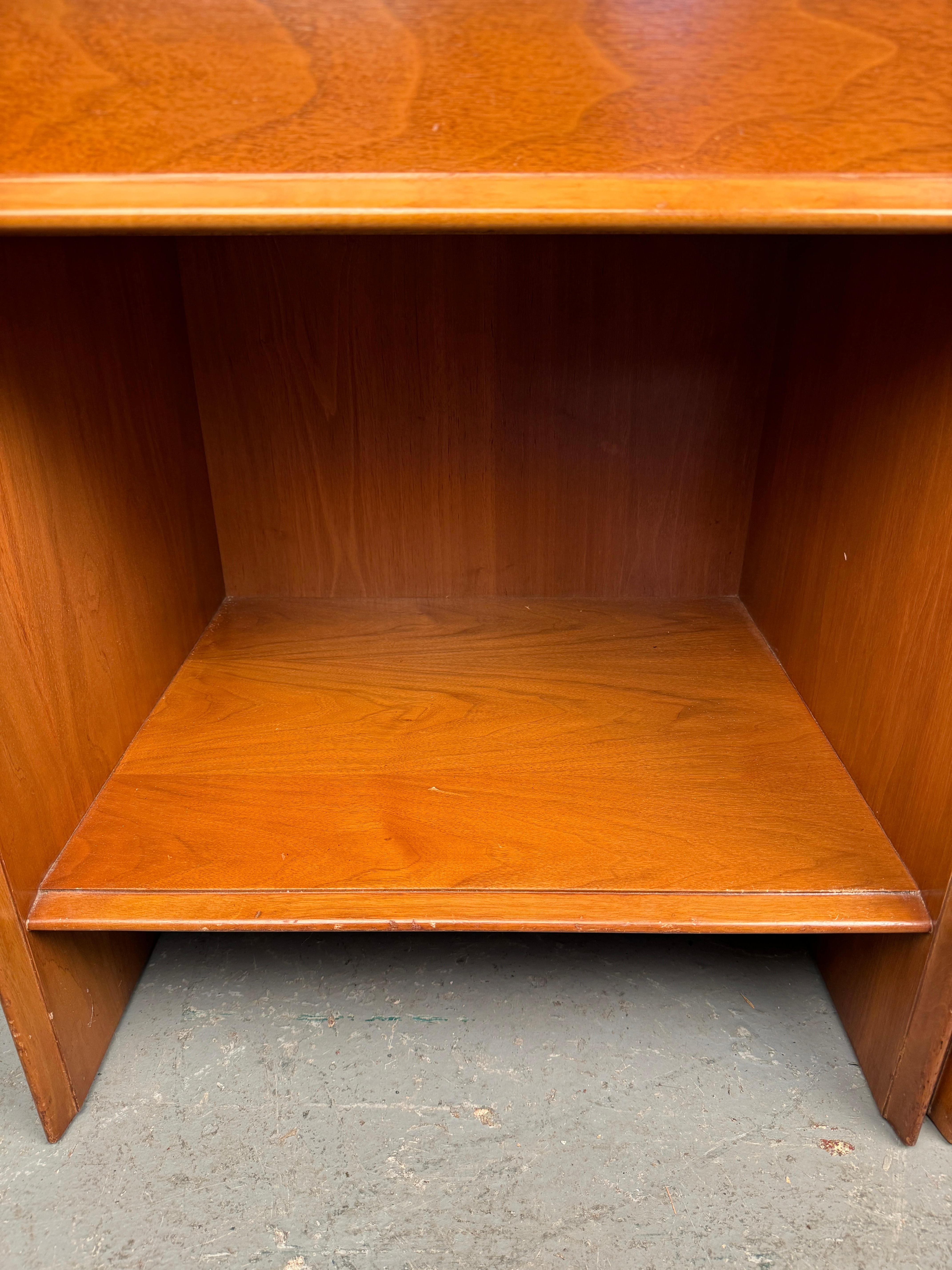 T.H. Robsjohn-Gibbings for Widdicomb Walnut Nightstands For Sale 2