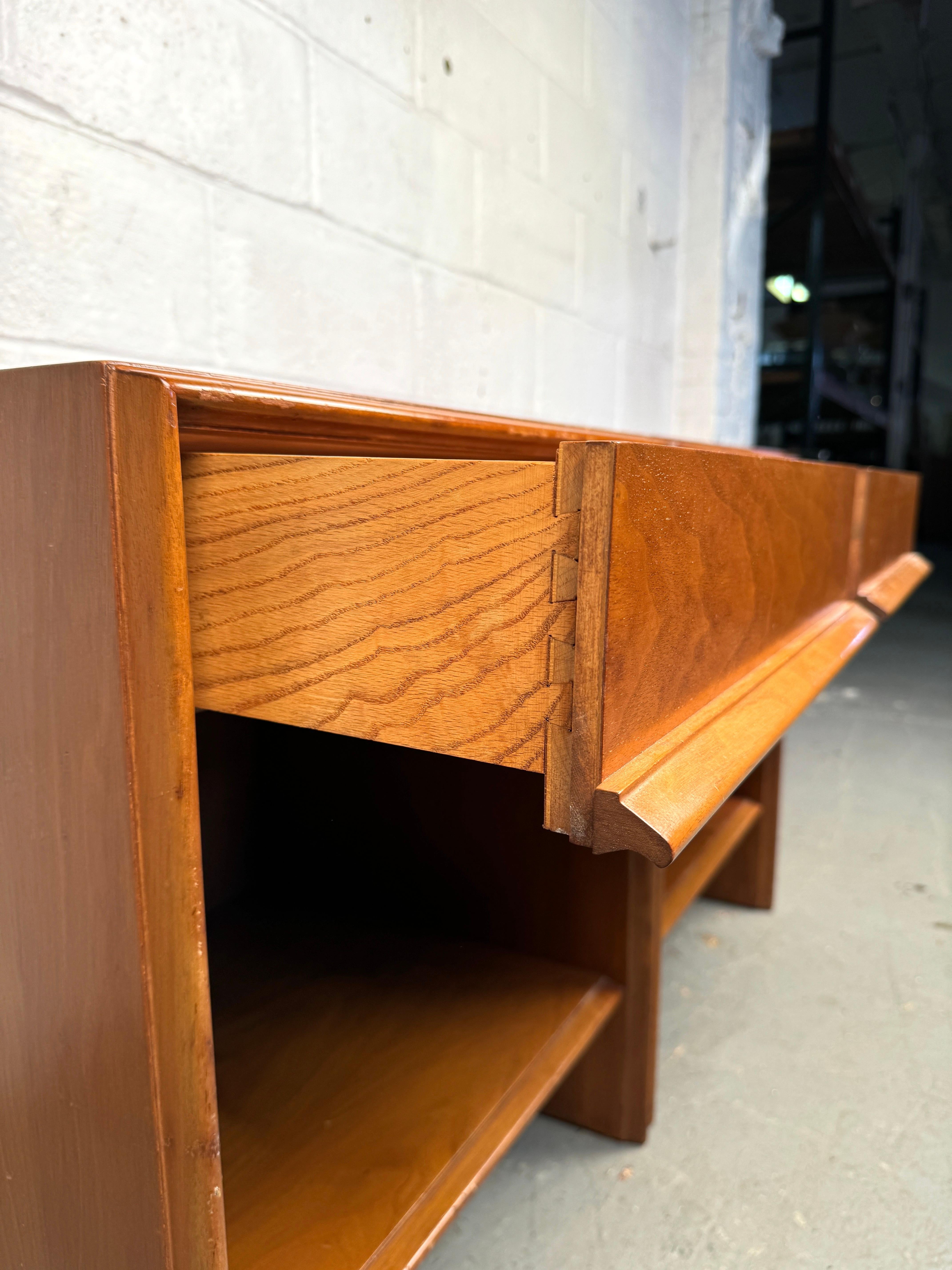 T.H. Robsjohn-Gibbings for Widdicomb Walnut Nightstands For Sale 3