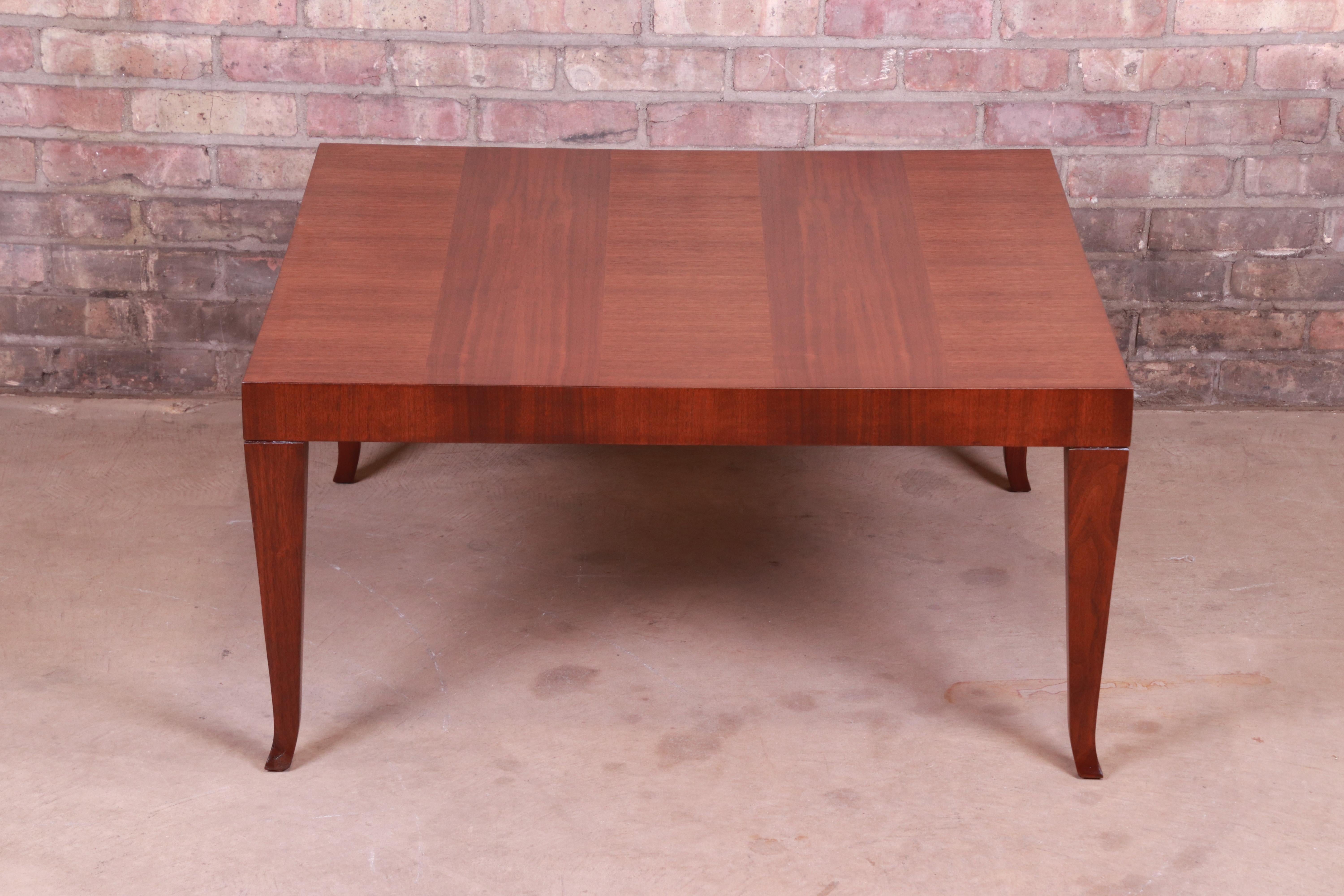 An exceptional Mid-Century Modern walnut saber leg coffee or cocktail table

By T.H. Robsjohn-Gibbings for Widdicomb

USA, 1950s

Measures: 34