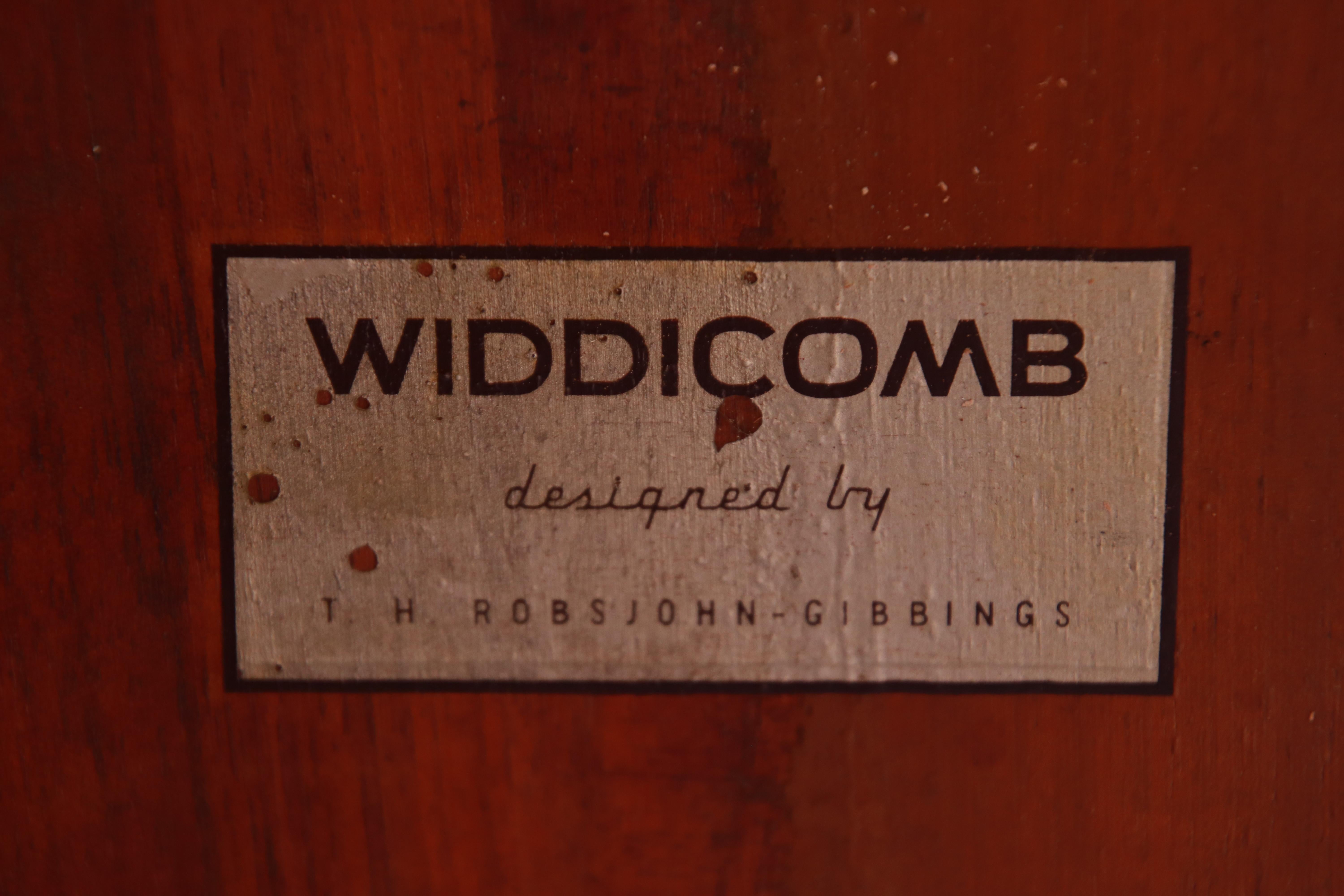 T.H. Robsjohn-Gibbings for Widdicomb Walnut Saber Leg Dining Table, Refinished 12