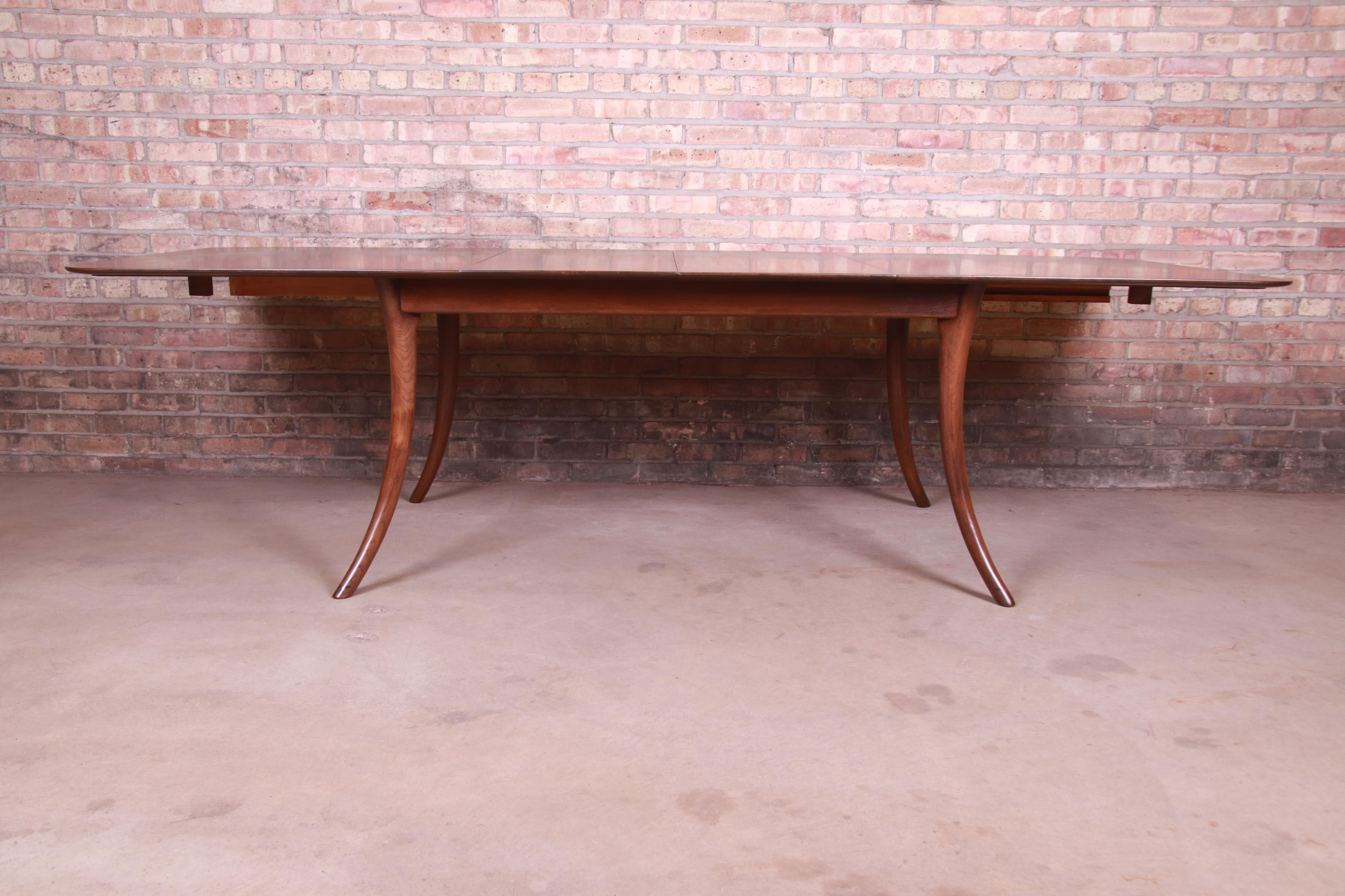 An exceptional Mid-Century Modern walnut saber leg extension dining table

By T.H. Robsjohn-Gibbings for Widdicomb

USA, 1950s

Measures: 67.75