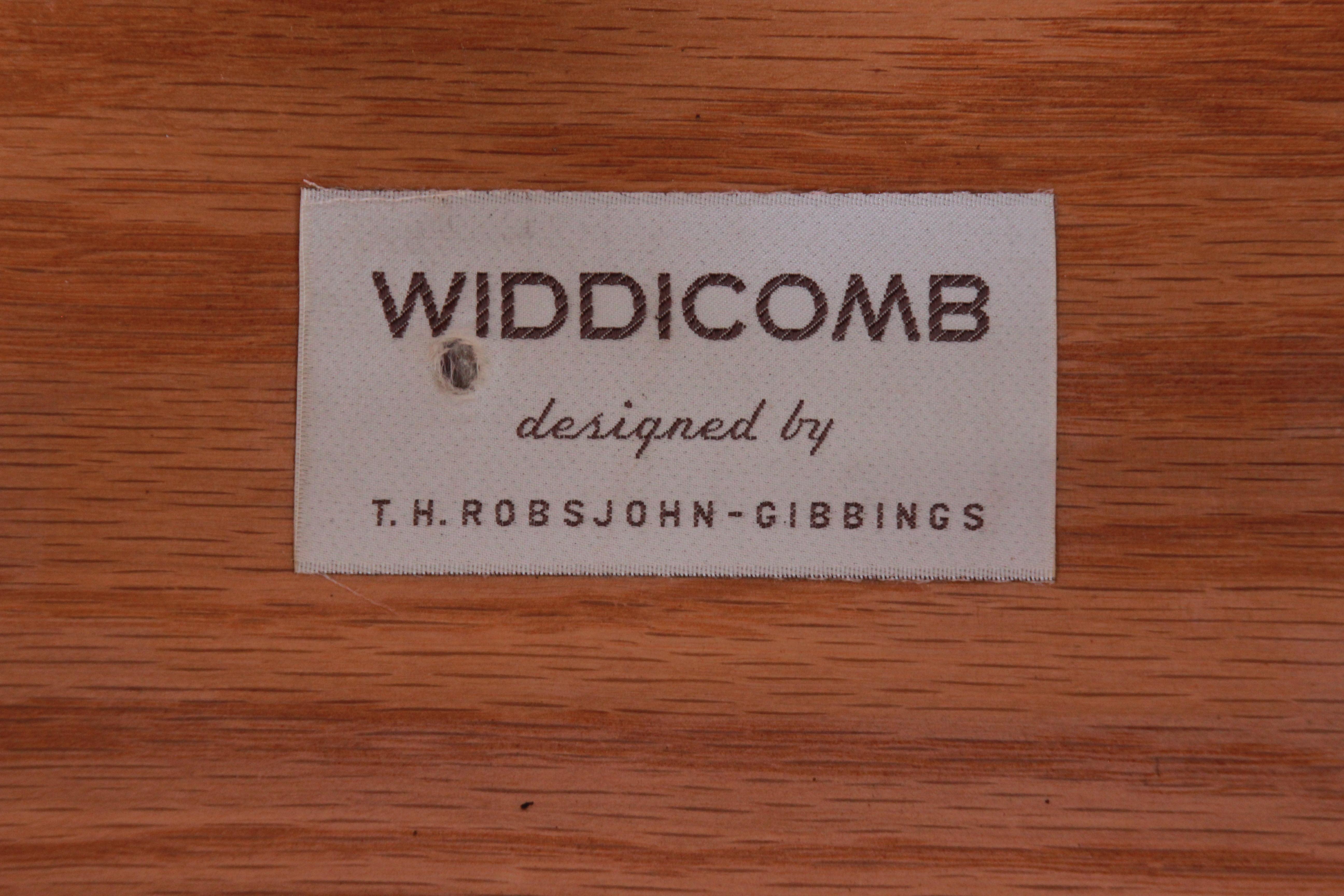 T.H. Robsjohn-Gibbings for Widdicomb Walnut Sideboard Credenza, Newly Restored 3