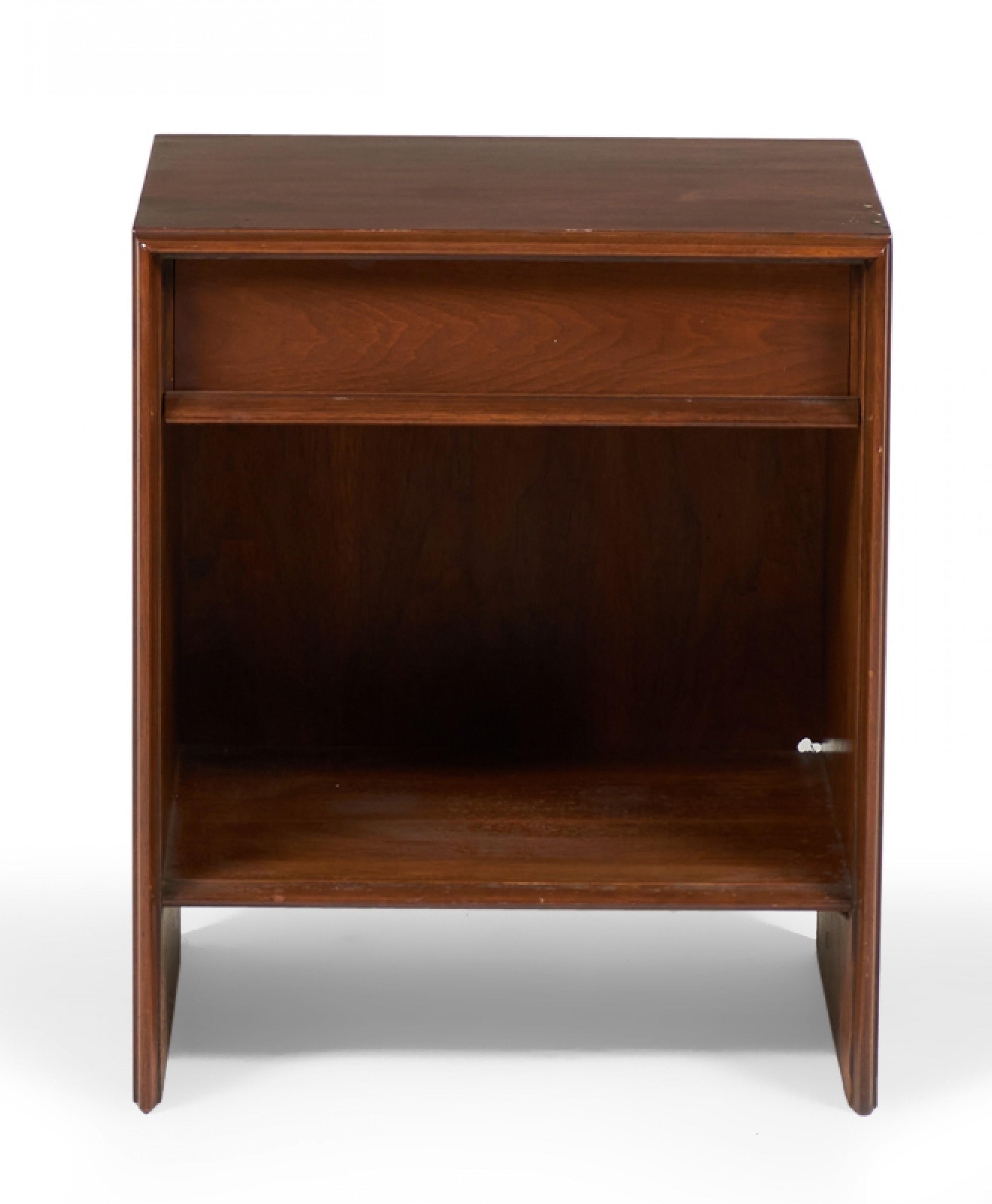 American Mid-Century Modern (circa 1950) nightstand in walnut, comprised of a single recessed top drawer, a lower shelf, and tapered round nose edge detail to the frame. (T.H. ROBSJOHN-GIBBINGS FOR WIDDICOMB, has original Widdicomb label.)
