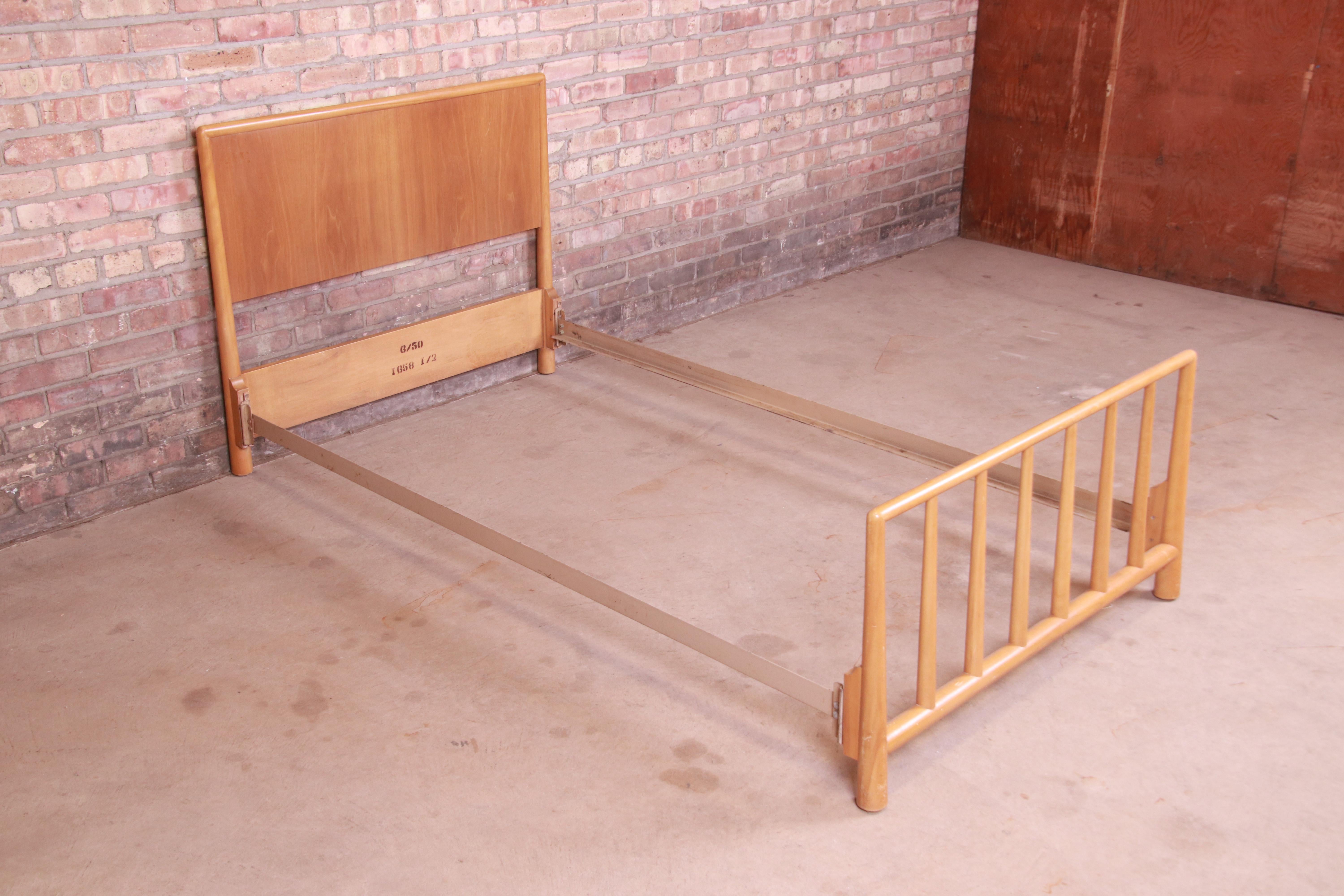 T.H. Robsjohn-Gibbings for Widdicomb Walnut Twin Size Bed, 1950 In Good Condition In South Bend, IN
