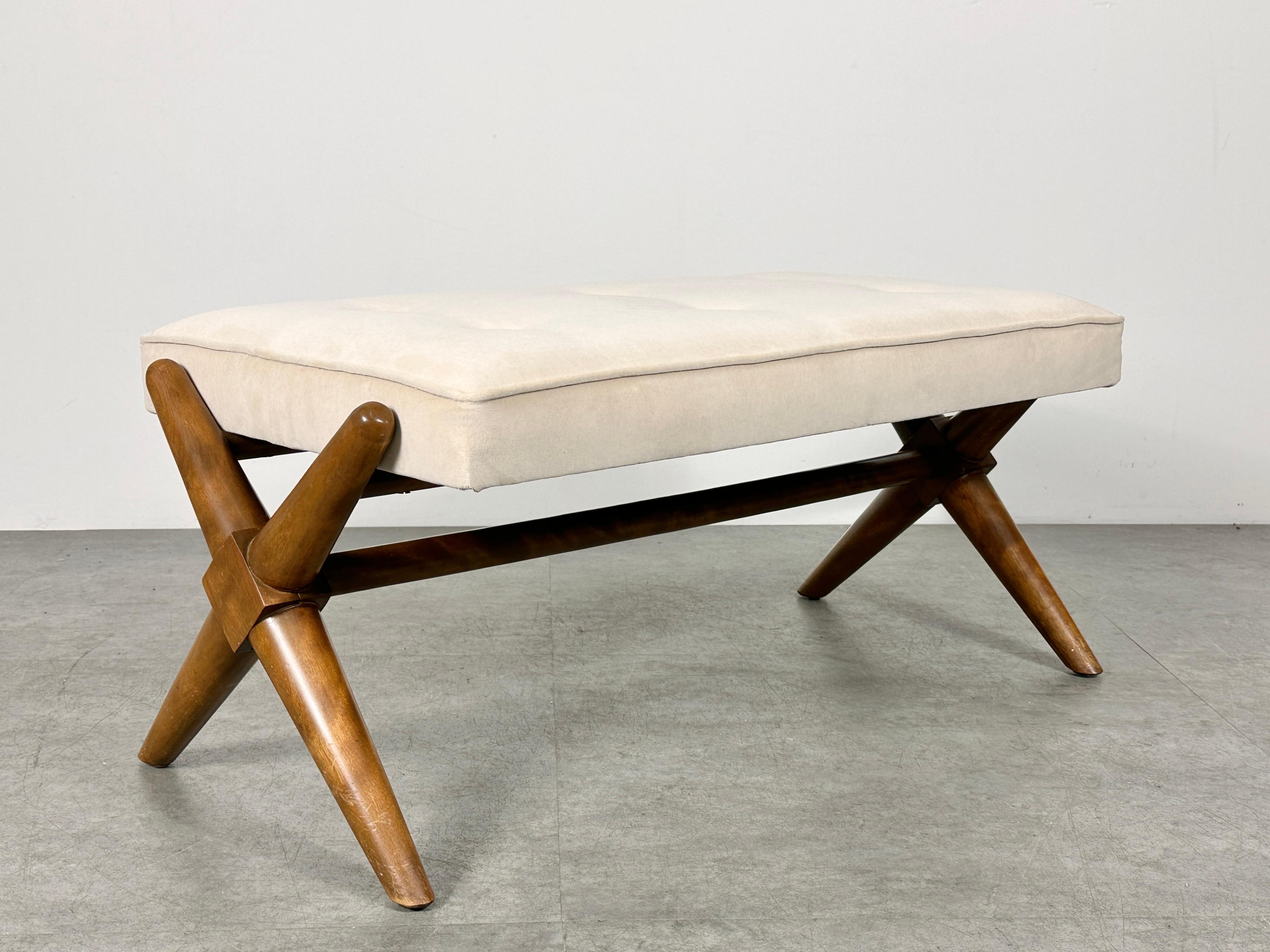 X Base bench by TH Robsjohn Gibbings for Widdicomb circa 1950s

Rectangular tufted seat newly upholstered in an Ivory matte velour
Flanked on each side by a sculptural X form base in solid Maple

33.75