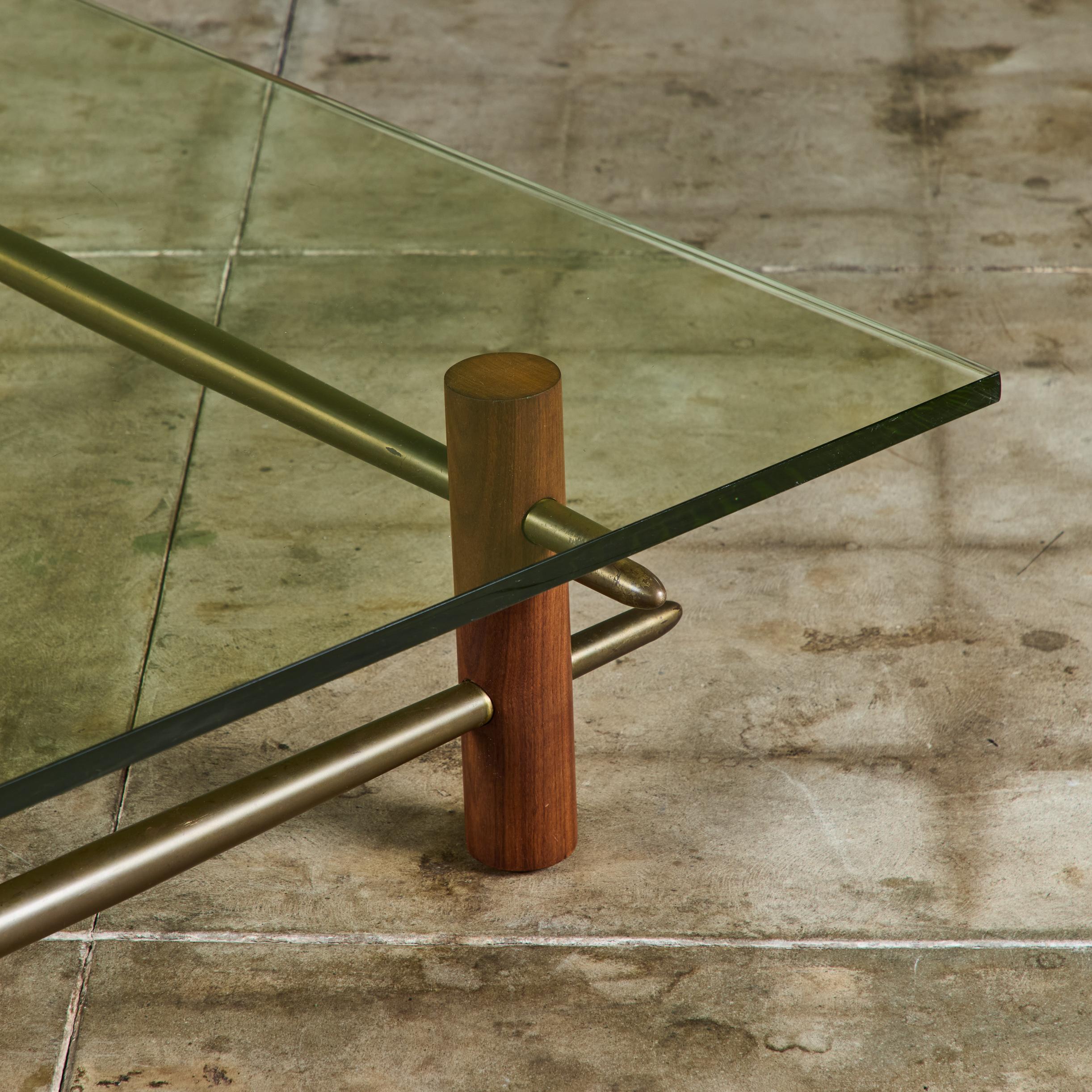 T.H. Robsjohn Gibbings Table basse à plateau de verre en laiton et noyer pour Widdicomb en vente 4