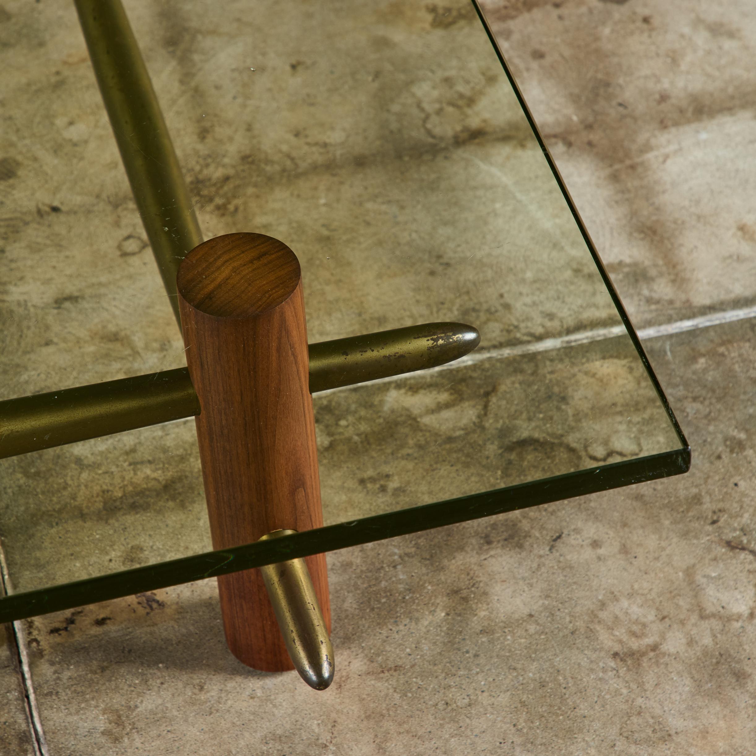 T.H. Robsjohn Gibbings Table basse à plateau de verre en laiton et noyer pour Widdicomb en vente 8