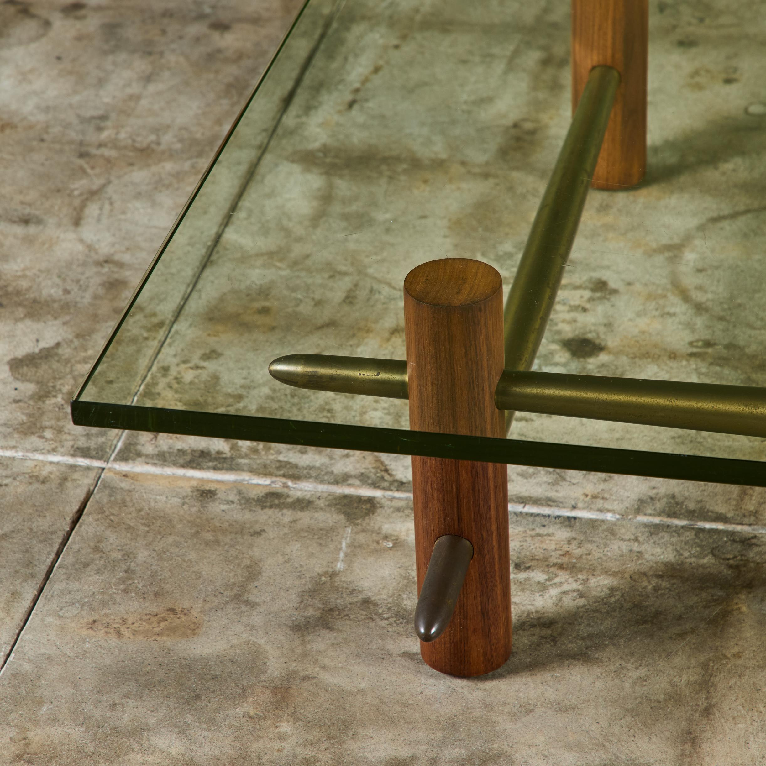 T.H. Robsjohn Gibbings Table basse à plateau de verre en laiton et noyer pour Widdicomb en vente 9