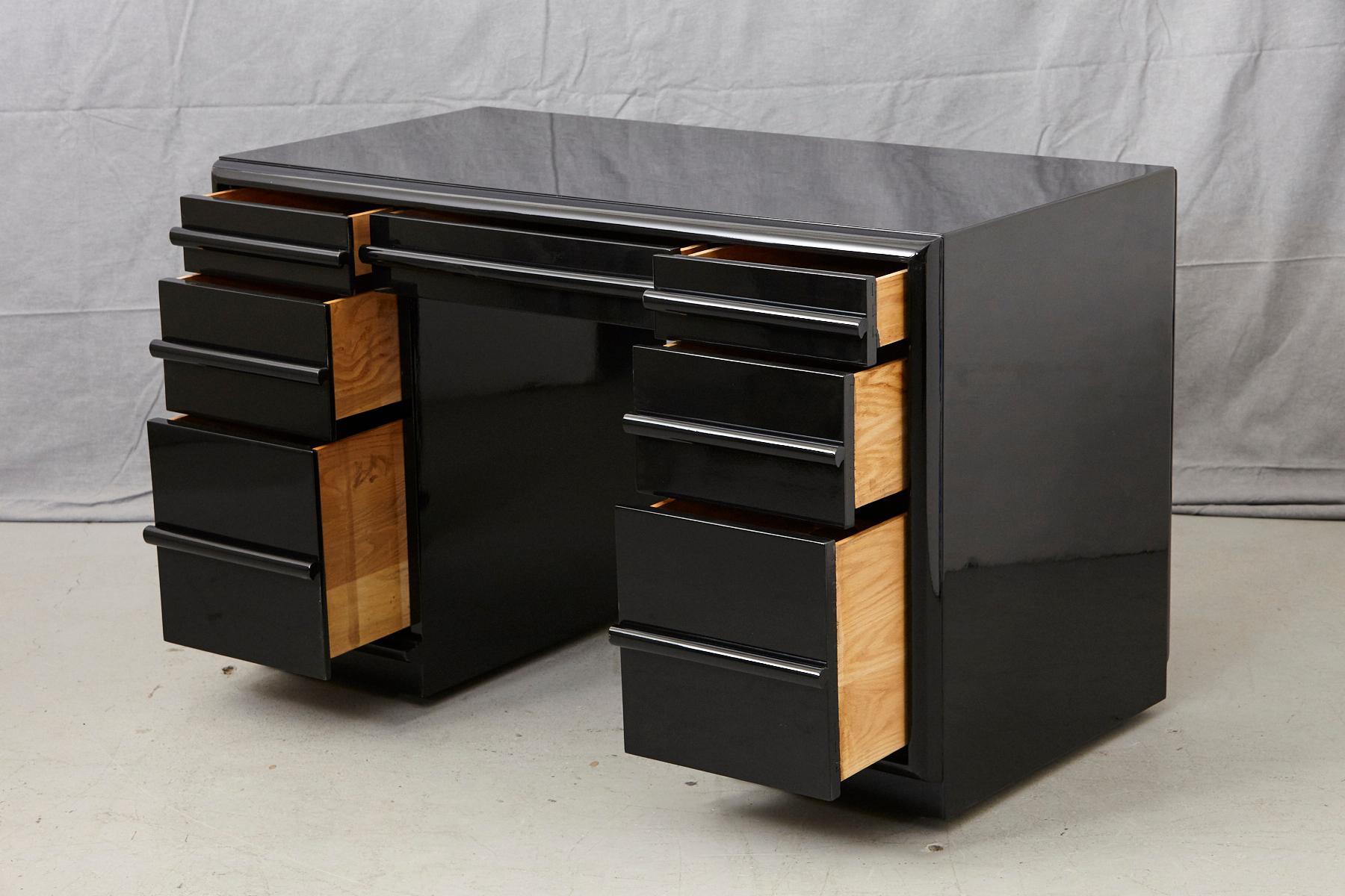 T.H. Robsjohn-Gibbings Kneehole Desk in New Black Piano Lacquer Finish In Good Condition For Sale In Pau, FR