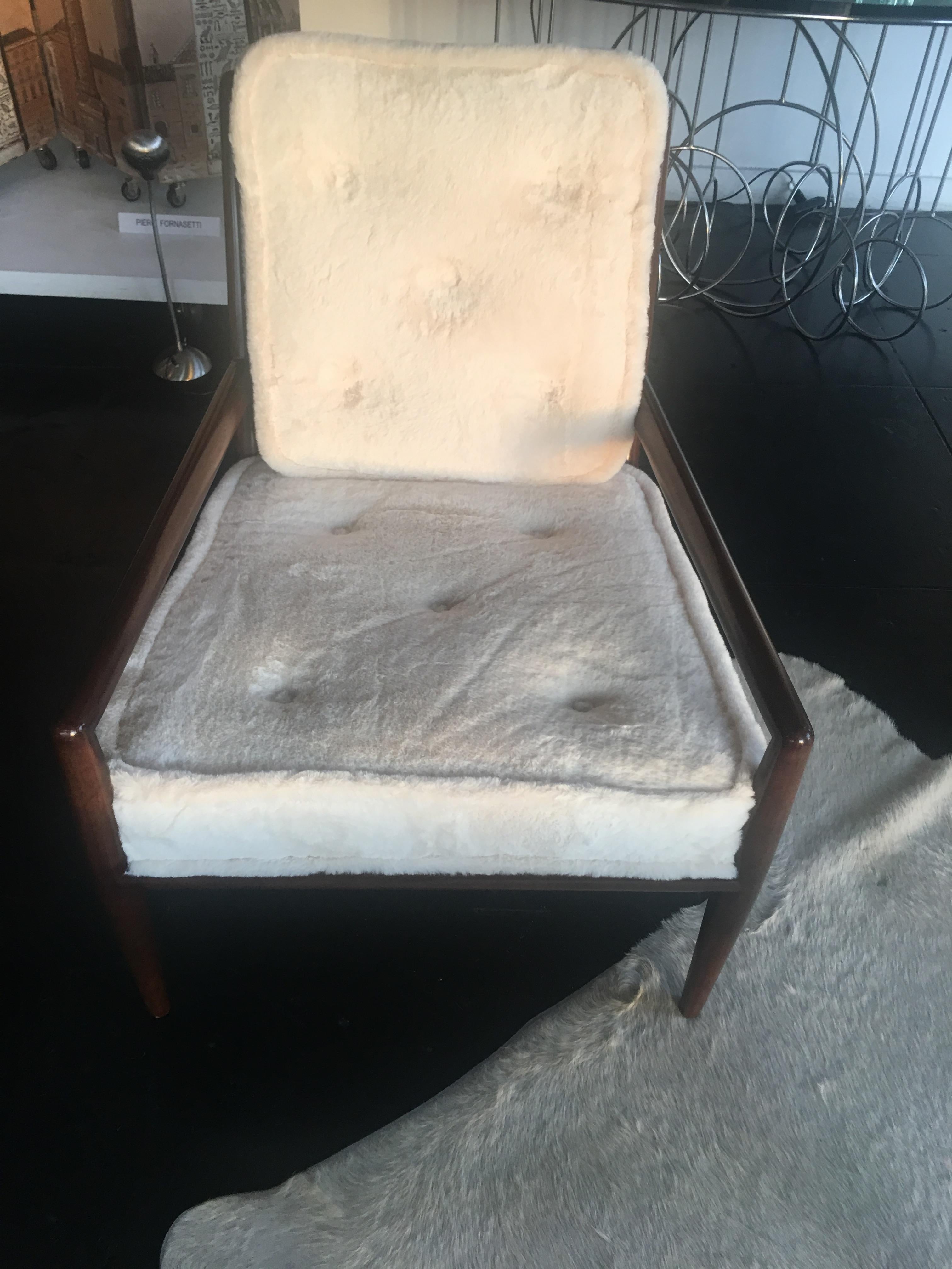 T.H. Robsjohn-Gibbings Lounge Chair with Ottoman In Excellent Condition In Los Angeles, CA