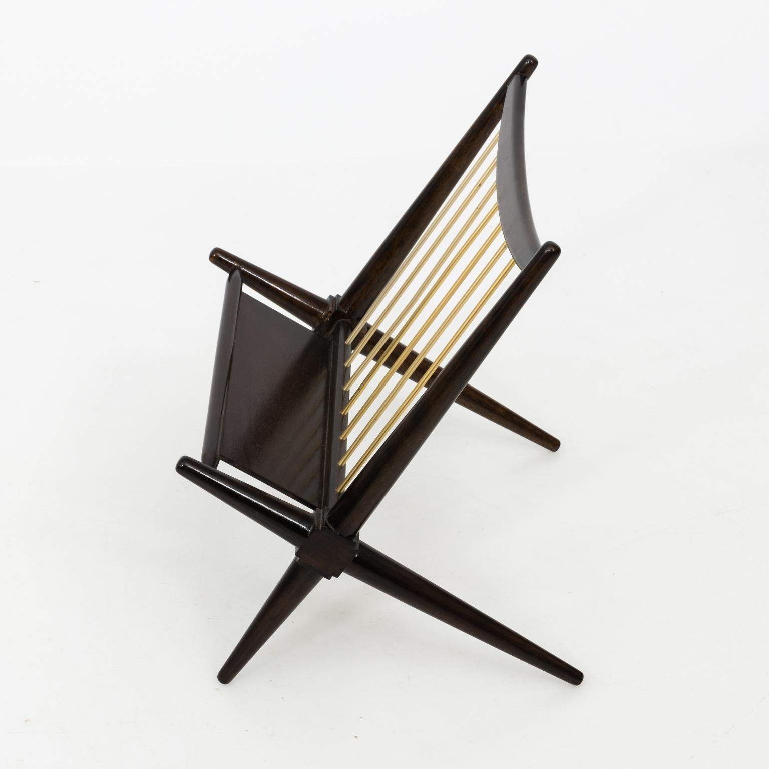X-shaped magazine rack by T.H. Robsjohn-Gibbings in walnut with brass rods, circa 1950s. Freshly refinished in a semi-gloss espresso wood.
