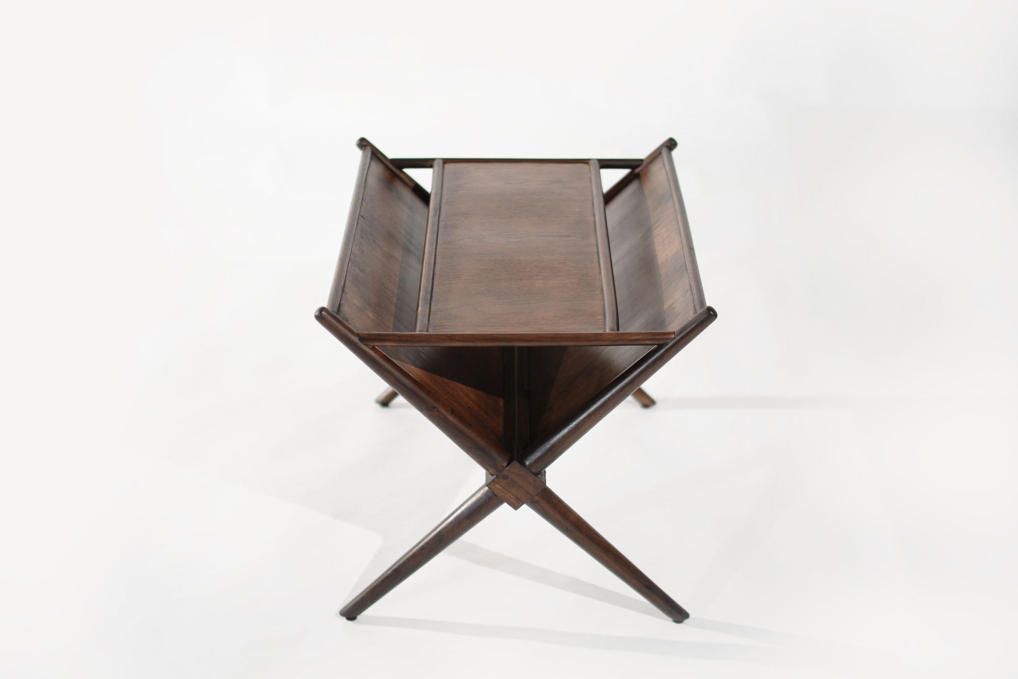T.H. Robsjohn-Gibbings Magazine Table, C. 1950s In Excellent Condition For Sale In Westport, CT