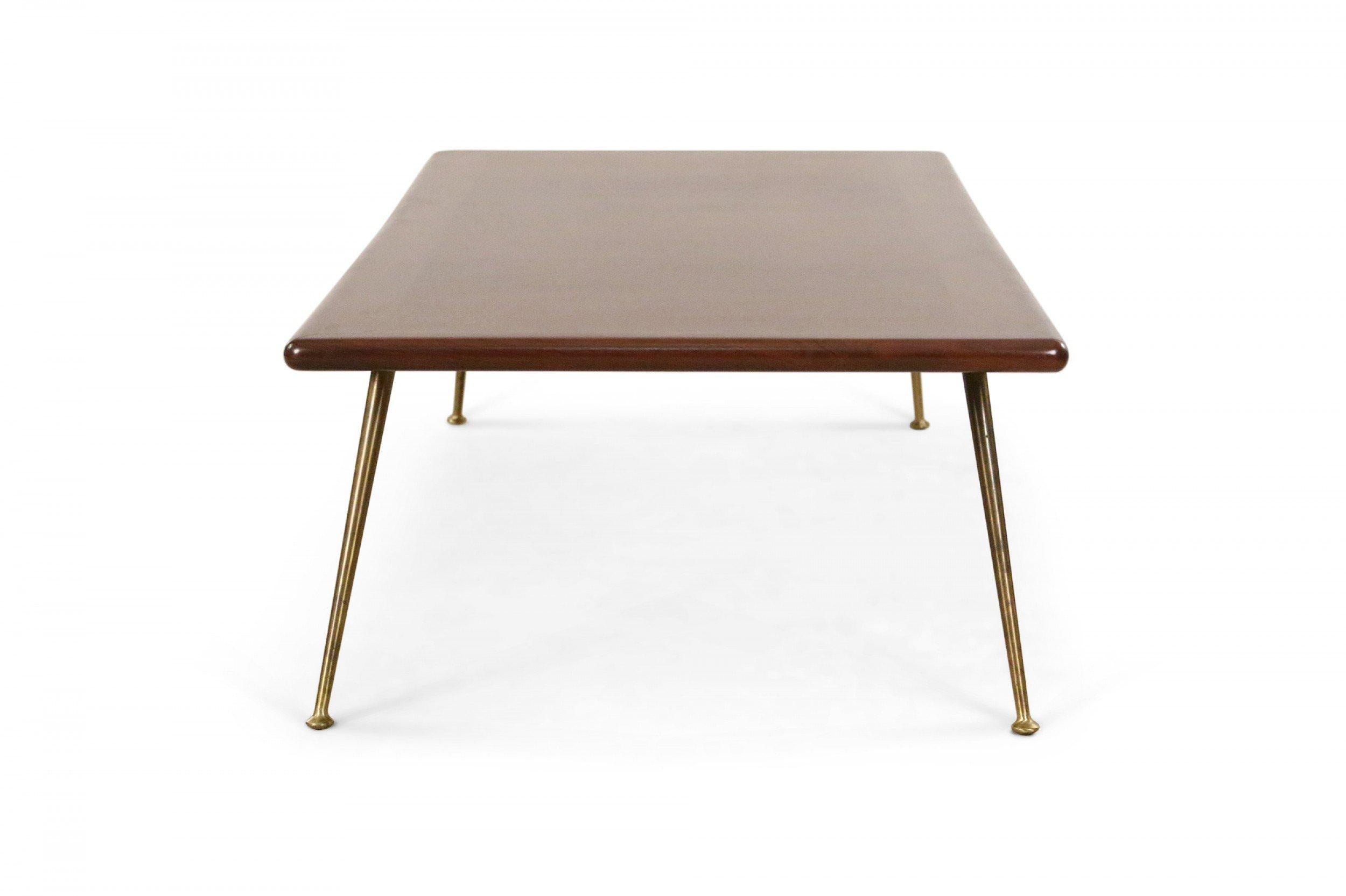 20ième siècle T.H. Robsjohn-Gibbings Table basse du milieu du siècle en noyer et laiton en vente