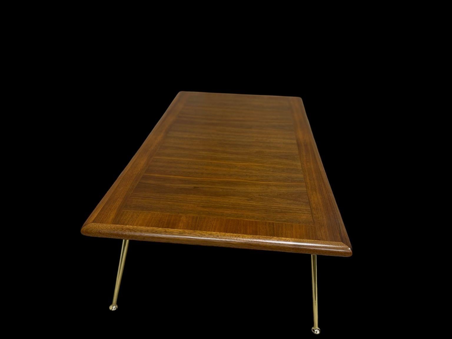 T.H. Tavolino da caffè in noce Robsjohn-Gibbings del metà secolo Modello 1786 Circa 1955 in vendita 2