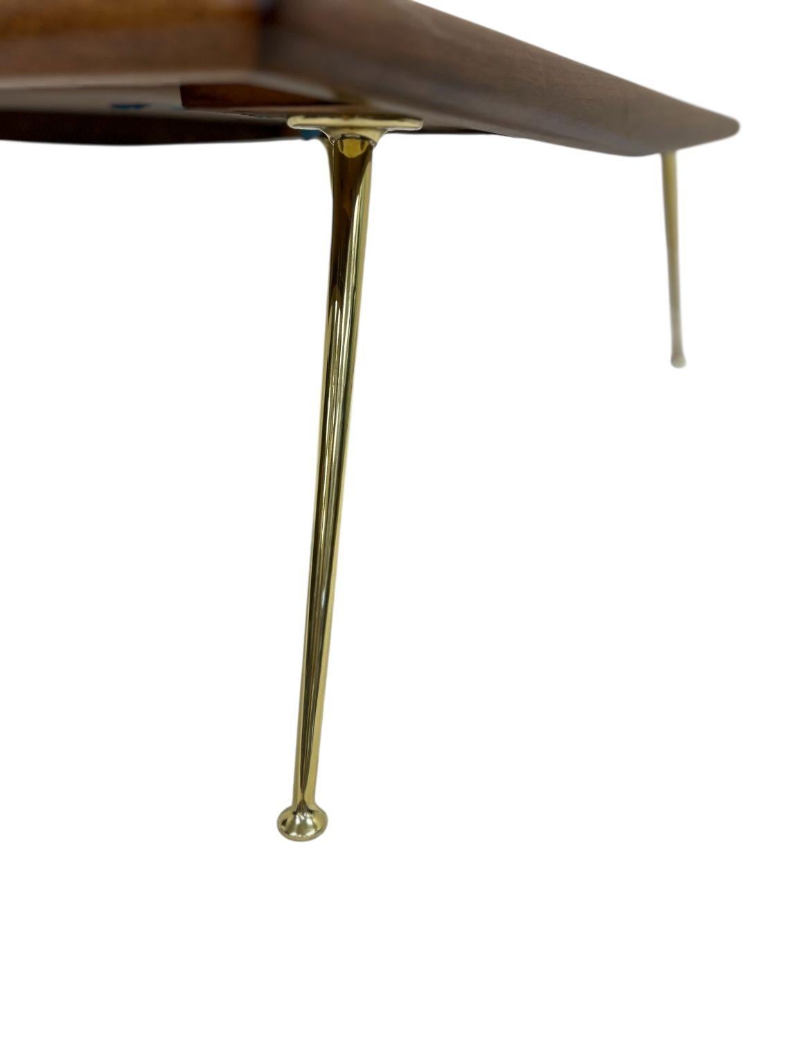 T.H. Tavolino da caffè in noce Robsjohn-Gibbings del metà secolo Modello 1786 Circa 1955 in vendita 3