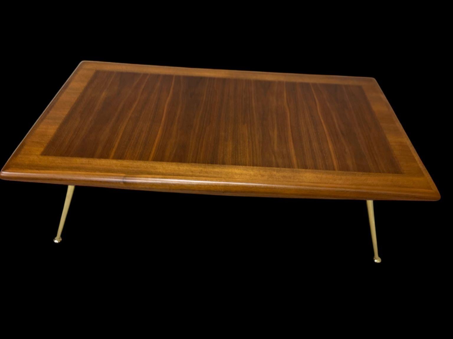 T.H. Tavolino da caffè in noce Robsjohn-Gibbings del metà secolo Modello 1786 Circa 1955 in vendita 7
