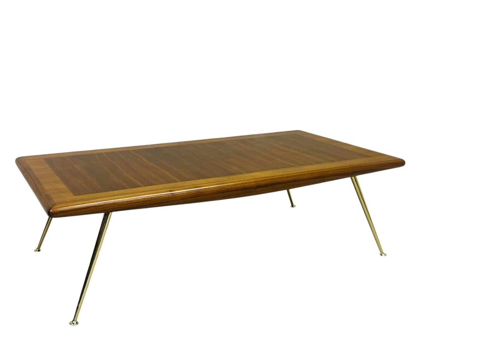 T.H. Tavolino da caffè in noce Robsjohn-Gibbings del metà secolo Modello 1786 Circa 1955 in vendita 8