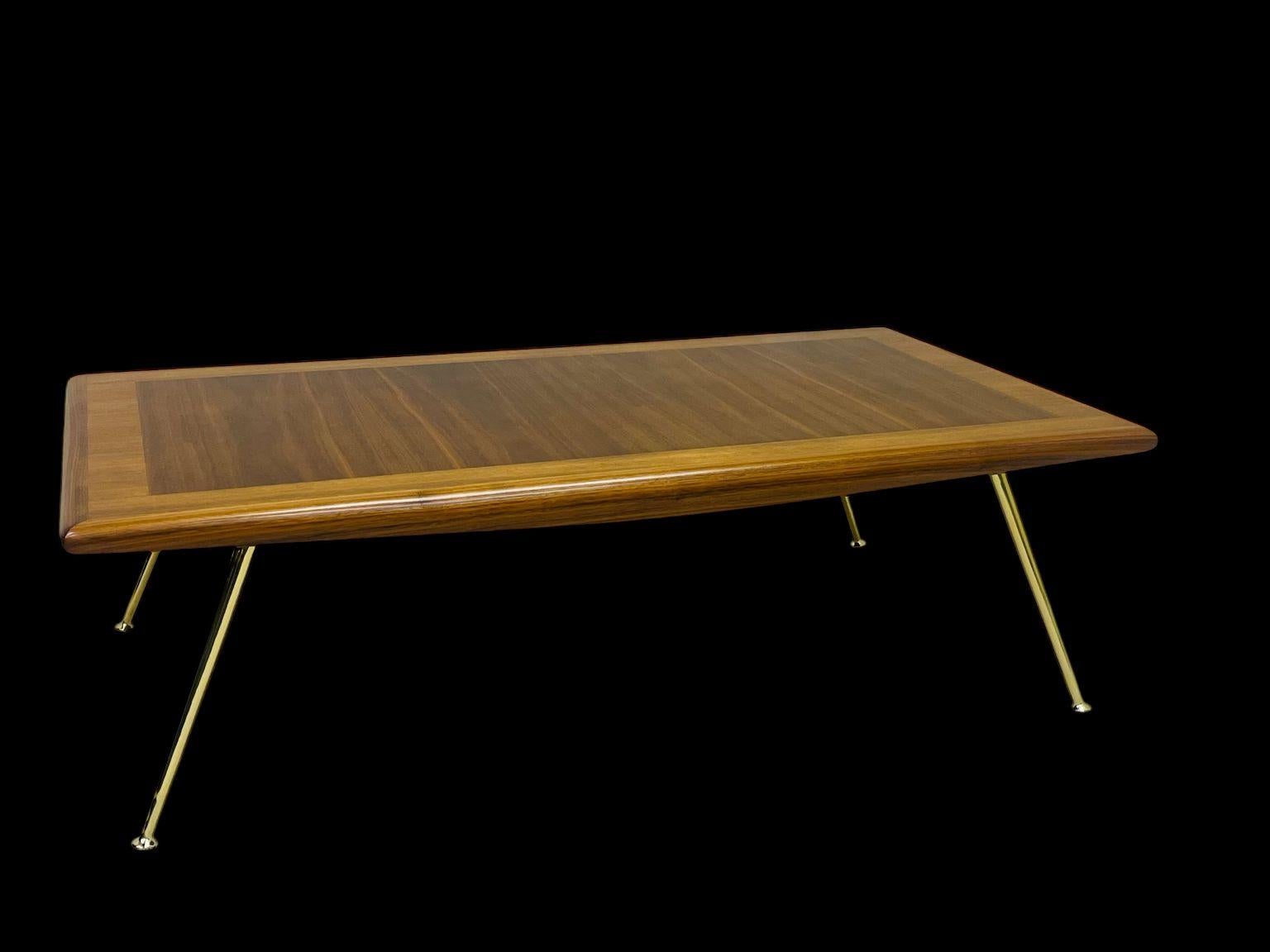 T.H. Tavolino da caffè in noce Robsjohn-Gibbings del metà secolo Modello 1786 Circa 1955 in vendita 10
