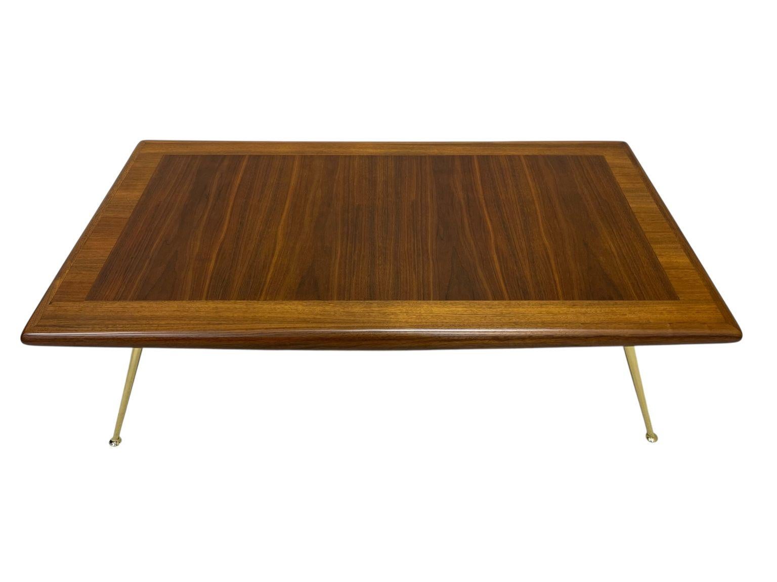 Americano T.H. Tavolino da caffè in noce Robsjohn-Gibbings del metà secolo Modello 1786 Circa 1955 in vendita