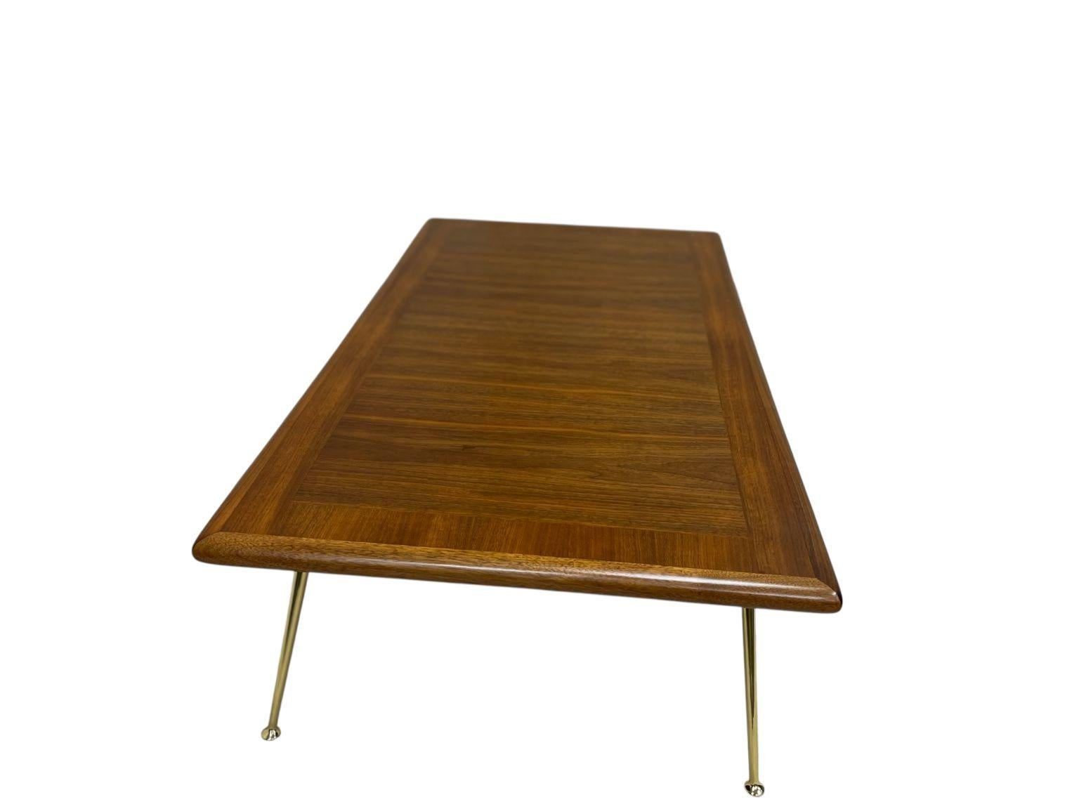 Ottone T.H. Tavolino da caffè in noce Robsjohn-Gibbings del metà secolo Modello 1786 Circa 1955 in vendita