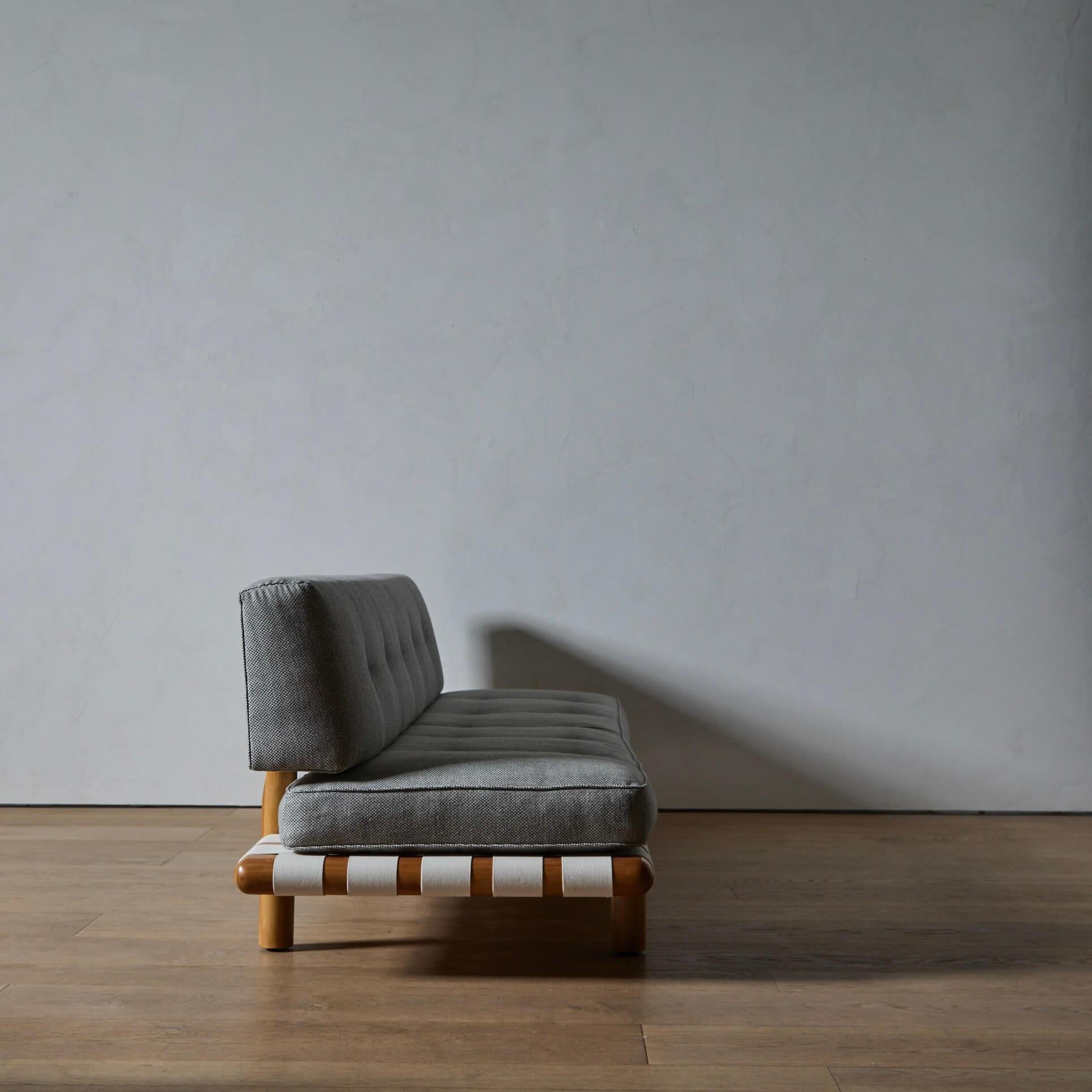 Américain T.H. Robsjohn-Gibbings Model No No 1711 Sofa en vente