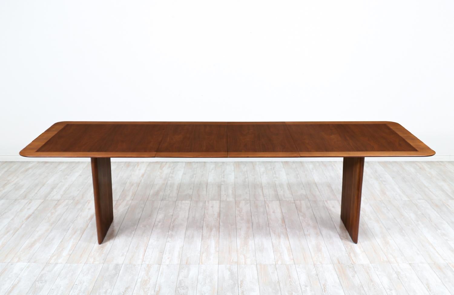 T.H. Robsjohn-Gibbings Model-4800 Expanding Dining Table for Widdicomb In Excellent Condition In Los Angeles, CA