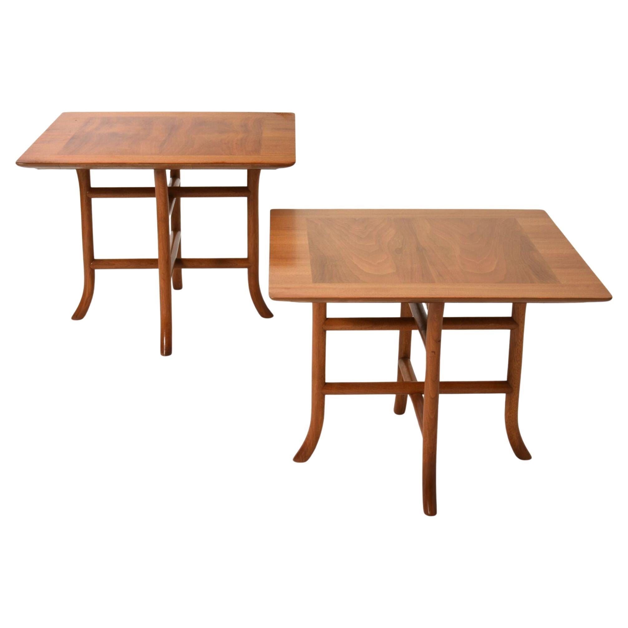 CIRCA Paire de tables d'appoint à pied sabre pour Widdicomb, vers 1950 en vente