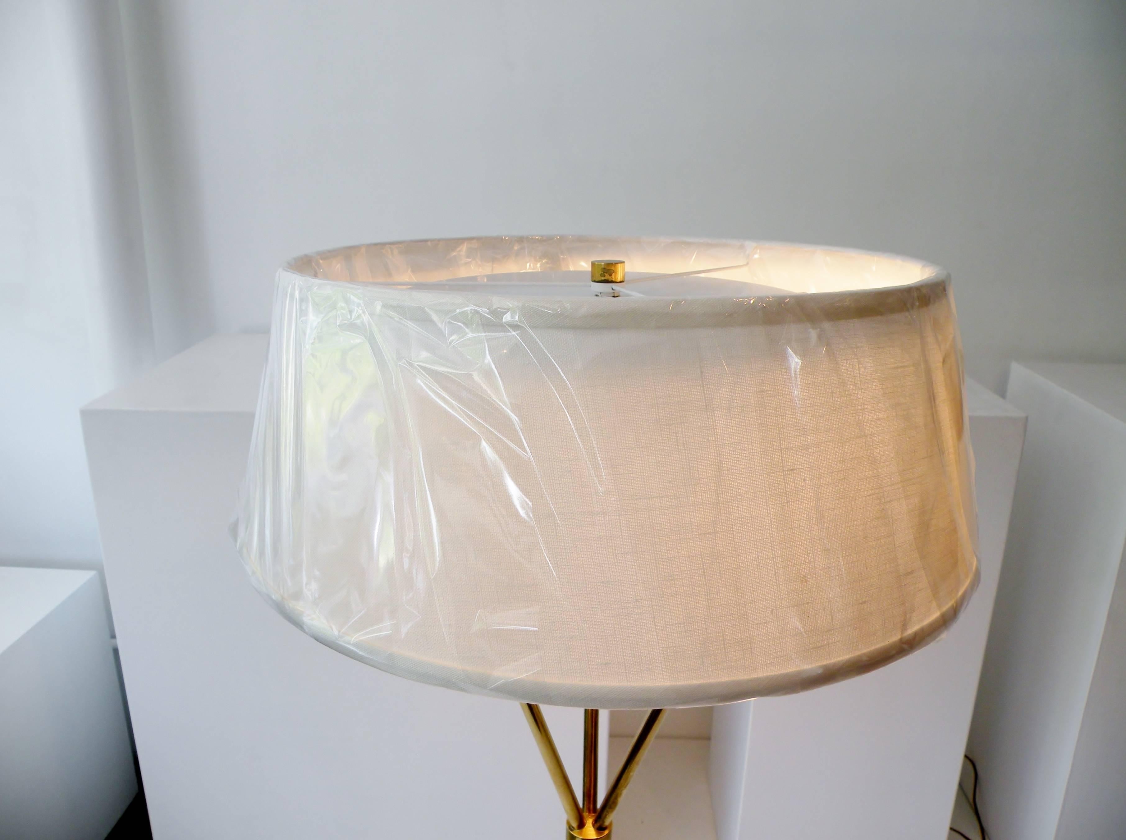 tripod lamp