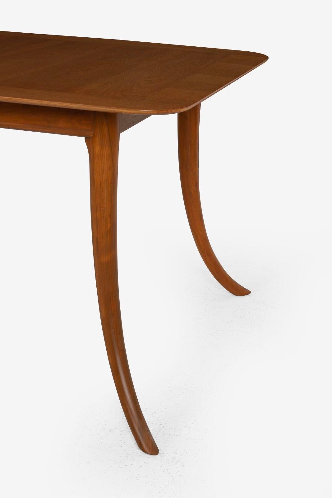 T.H. Robsjohn Gibbings Table de salle à manger à pieds de sabre en vente 4