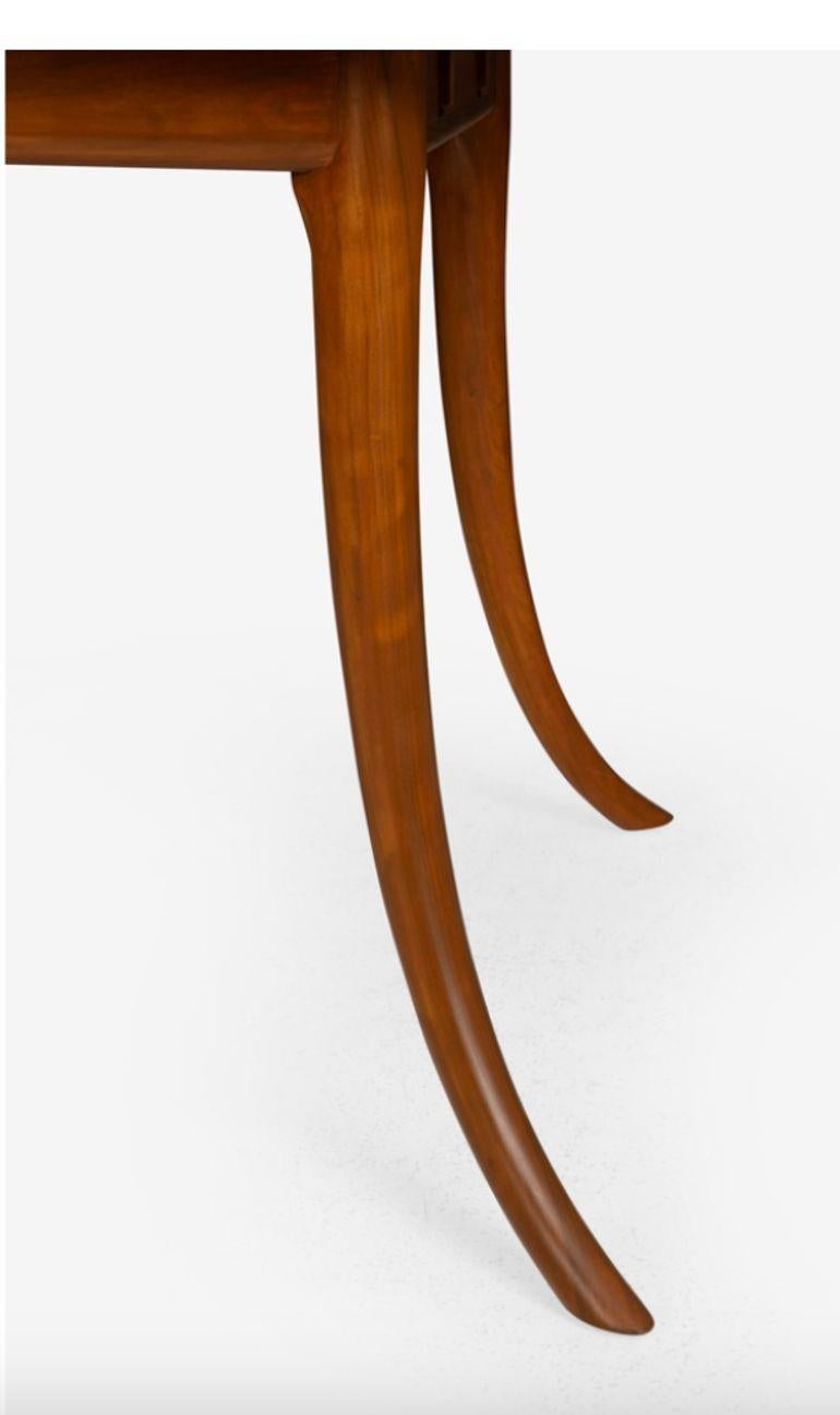 T.H. Robsjohn Gibbings Table de salle à manger à pieds de sabre en vente 5