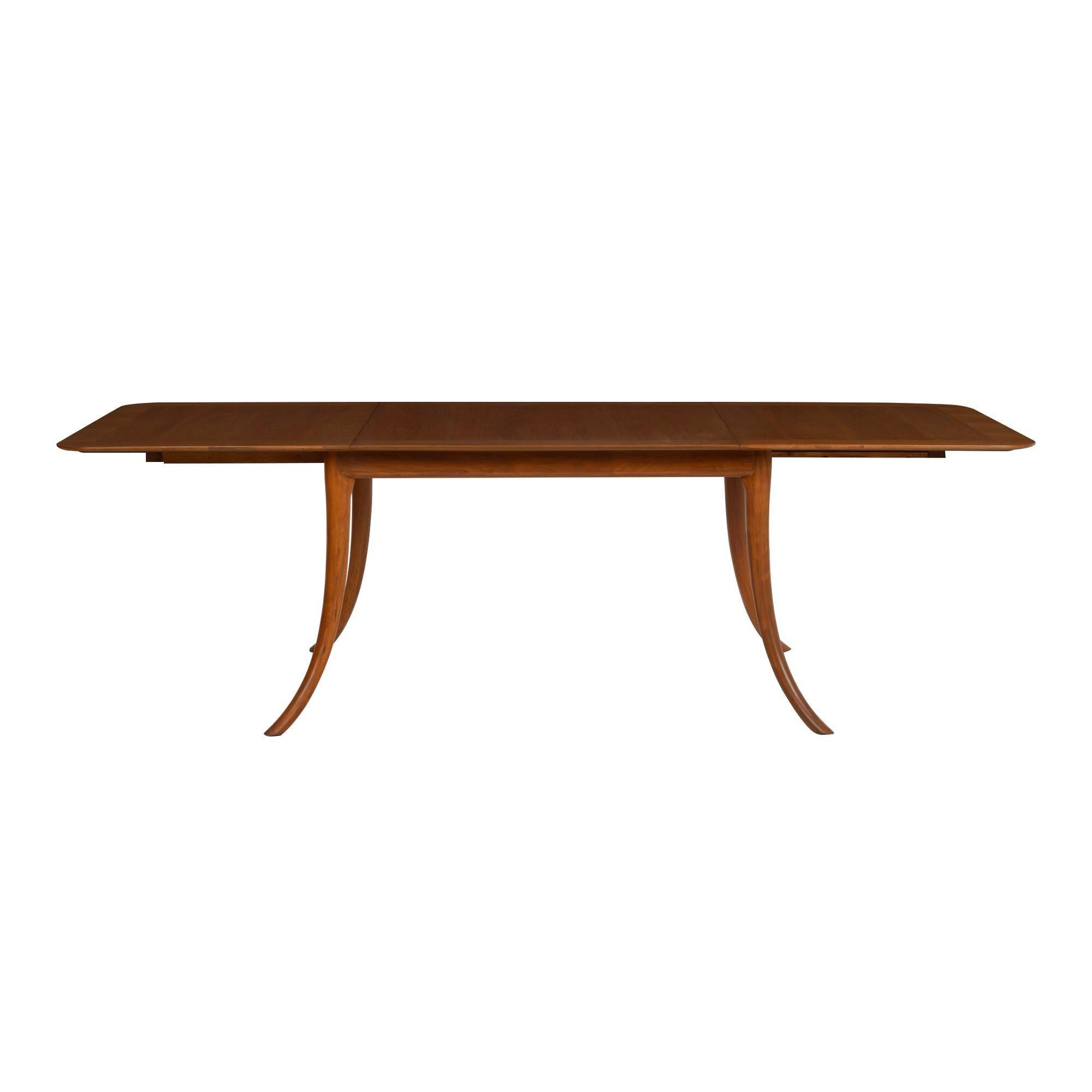 Acajou T.H. Robsjohn Gibbings Table de salle à manger à pieds de sabre en vente
