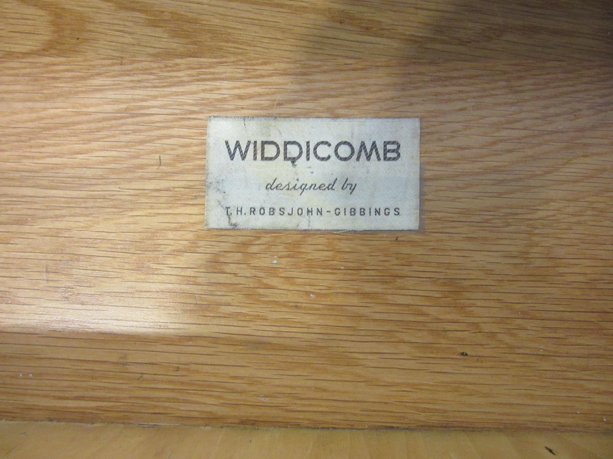 Walnut T.H. Robsjohn-Gibbings Side, End Table / Nightstand for Widdicomb